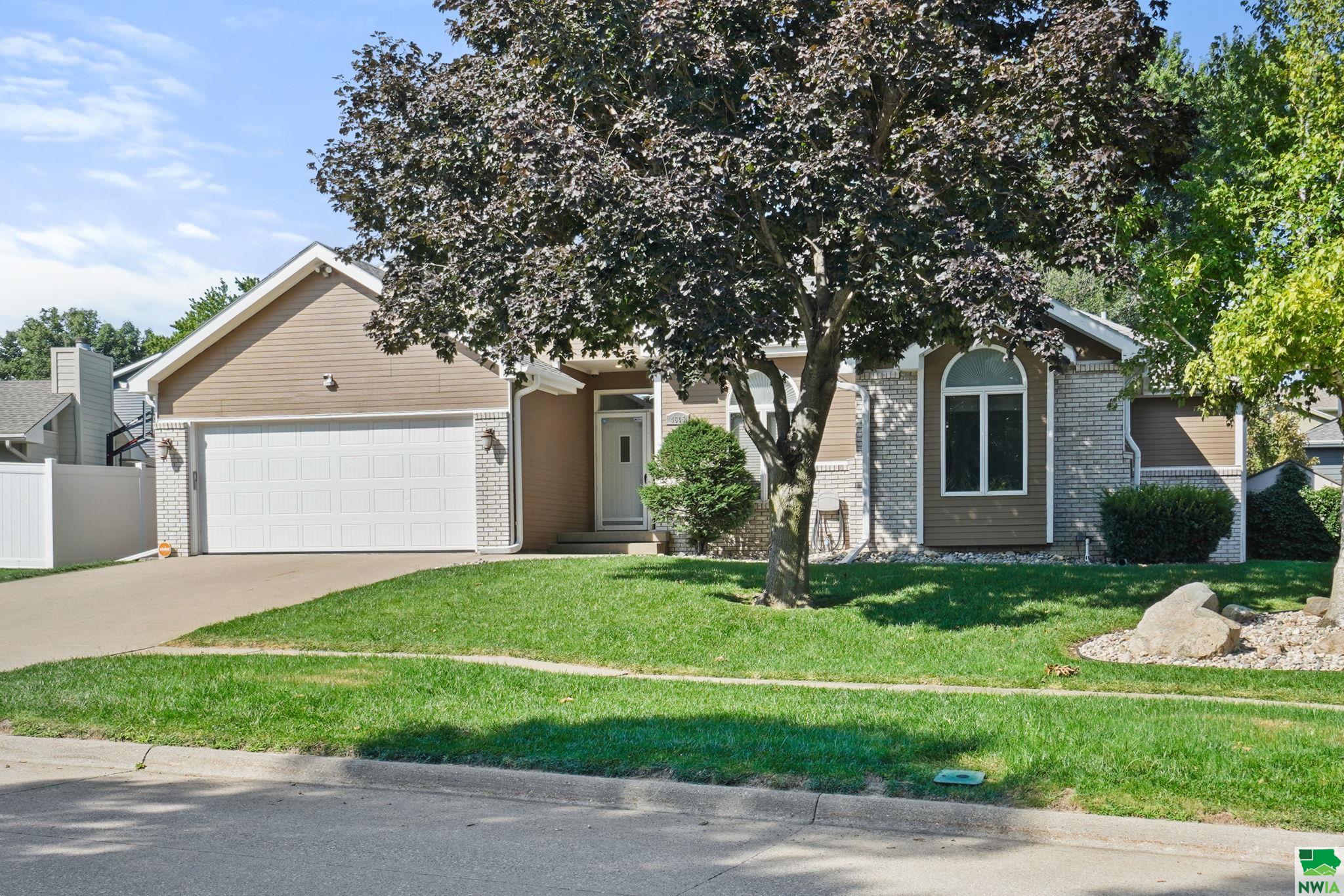 4605 Hawthorne Dr, Sioux City, IA 51106 