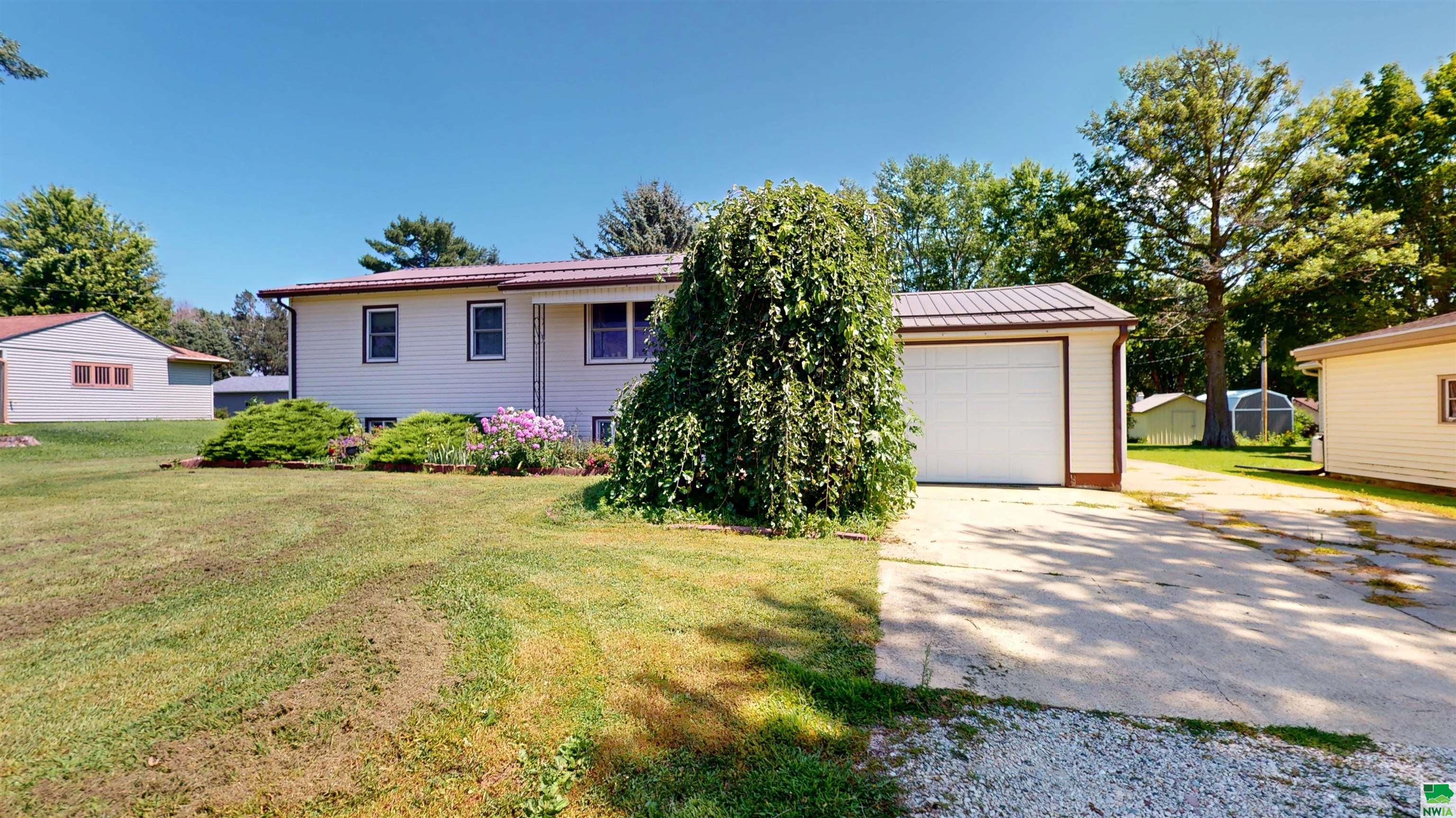 724 MAIN ST S, Holstein, IA 51025 