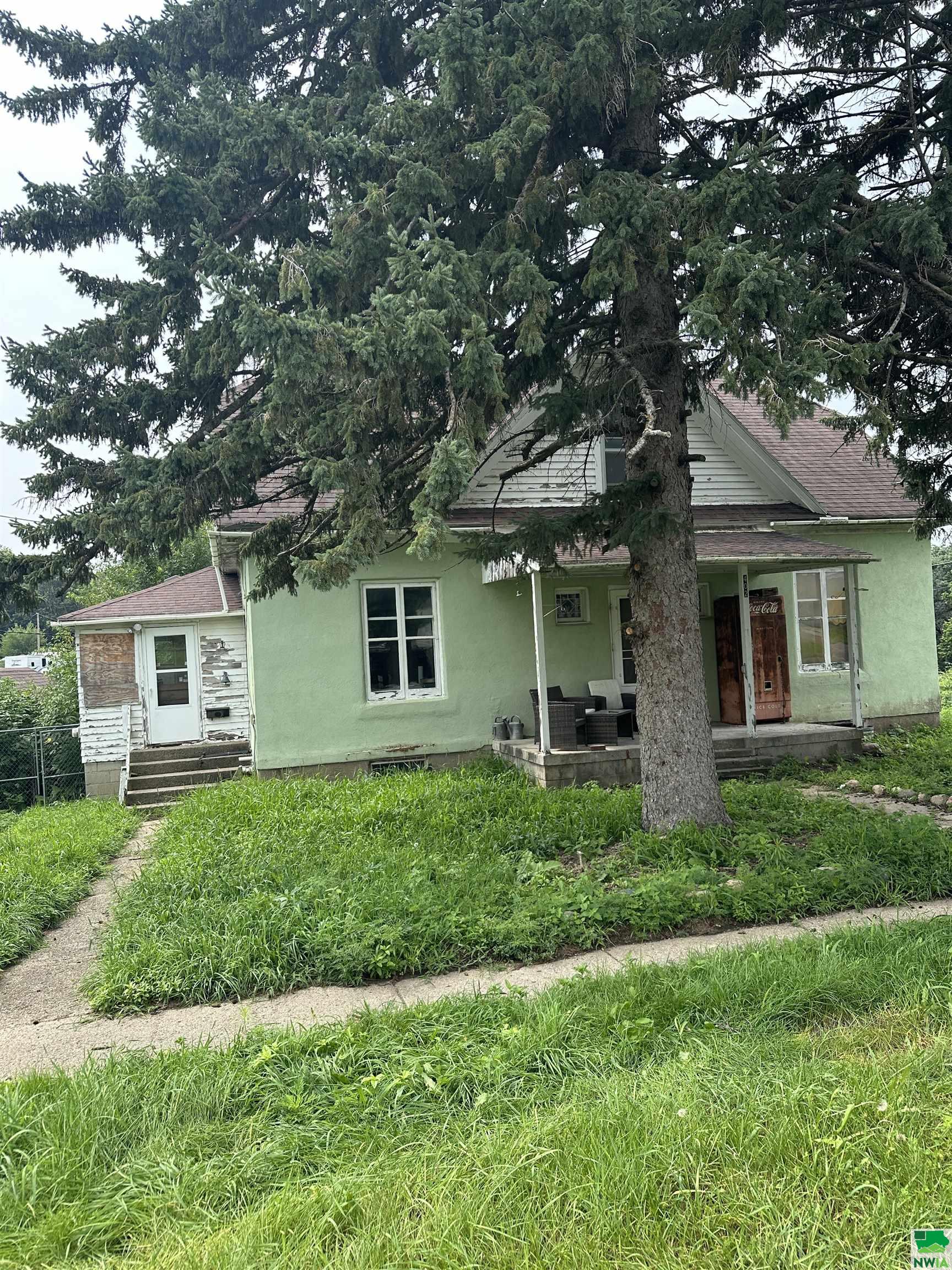 402 Weaver Street, Linn Grove, IA 51033 