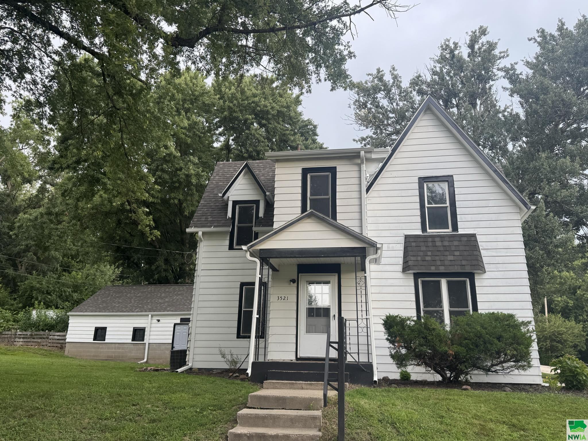3521 42nd St, Sioux City, IA 51108 
