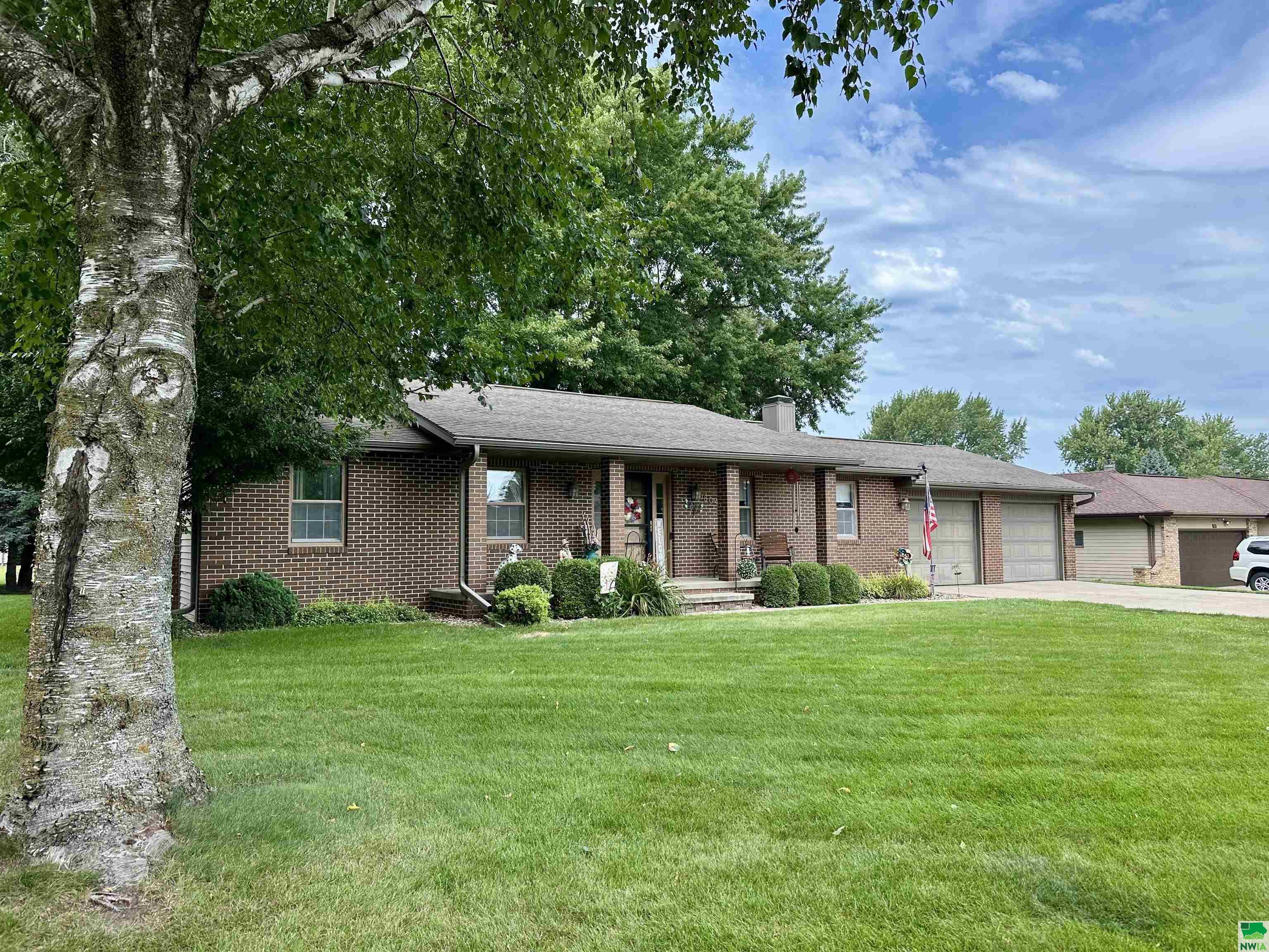 804 CLOVER LN, Storm Lake, IA 50588 
