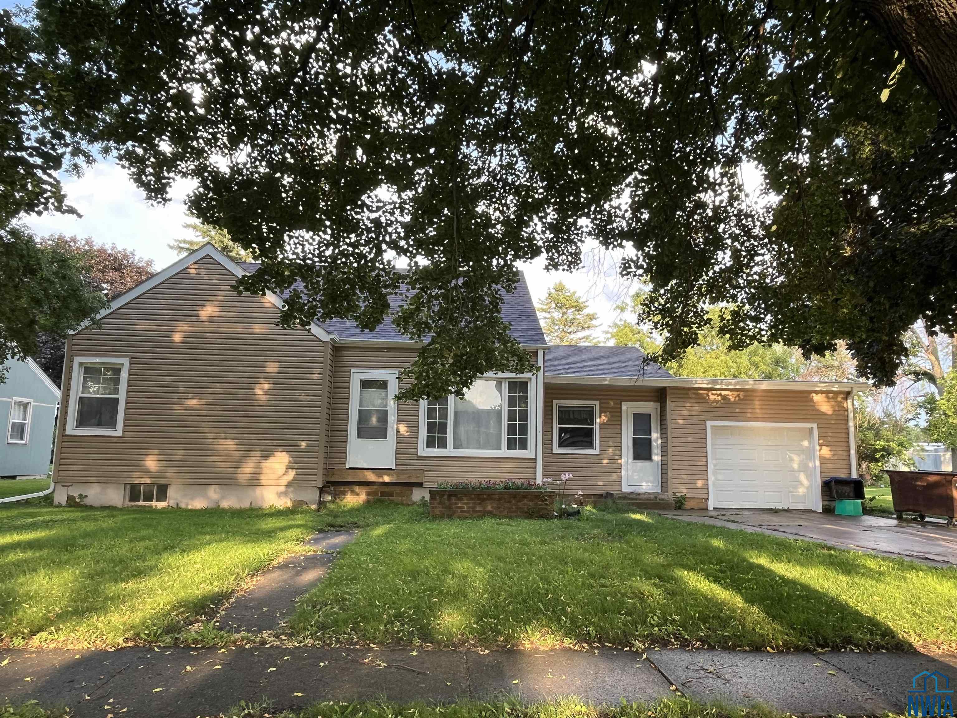 106 8TH ST NW, Pocahontas, IA 50574 