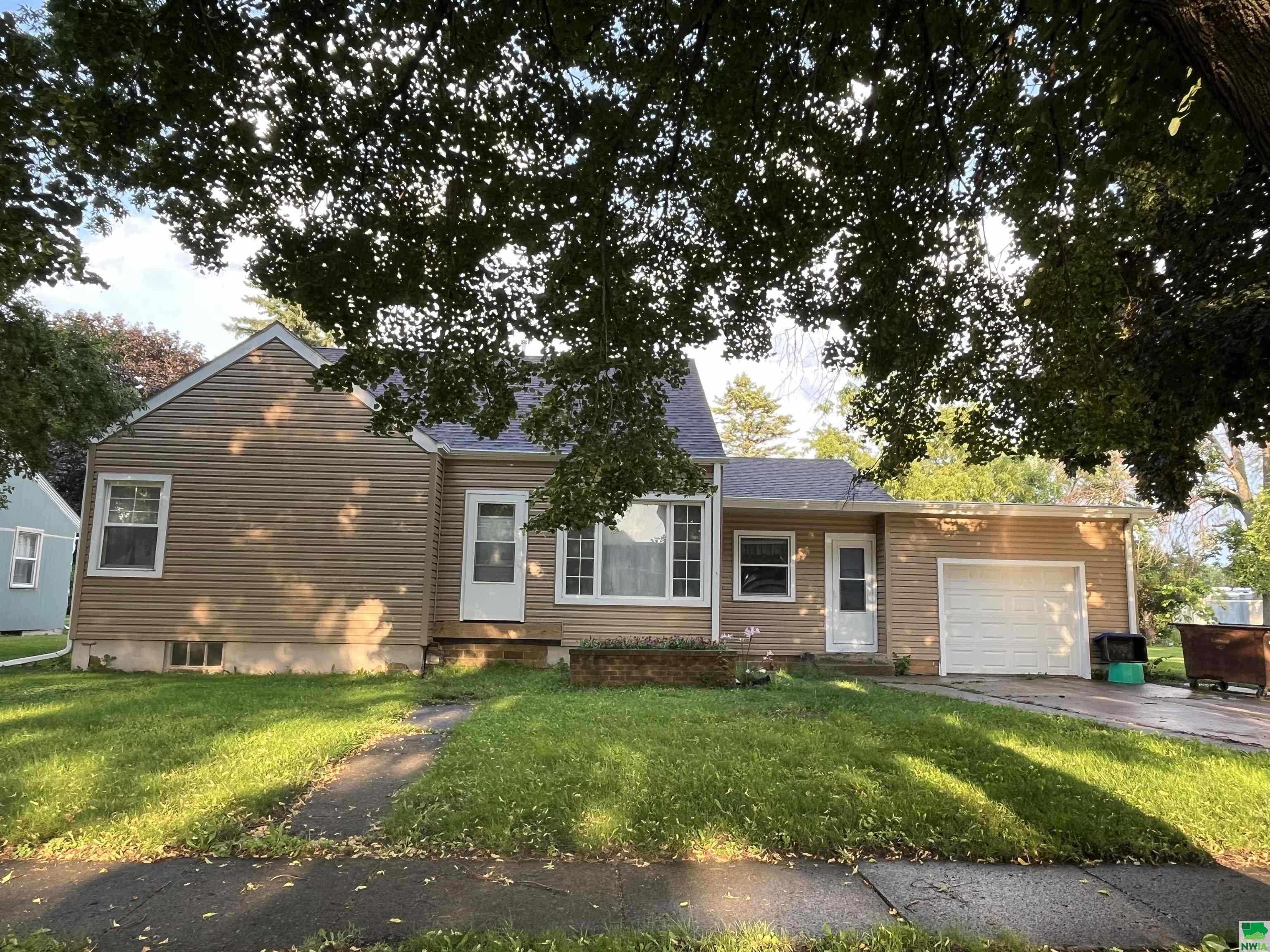106 8TH ST N, Pocahontas, IA 50574 