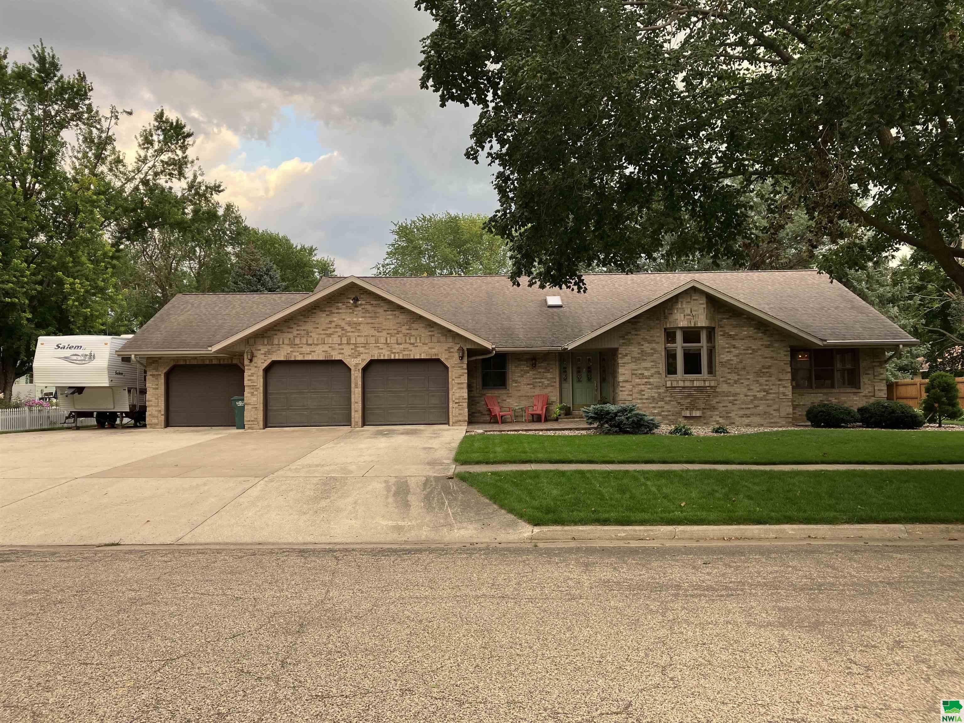 206 4th Ave N., Hospers, IA 51238 