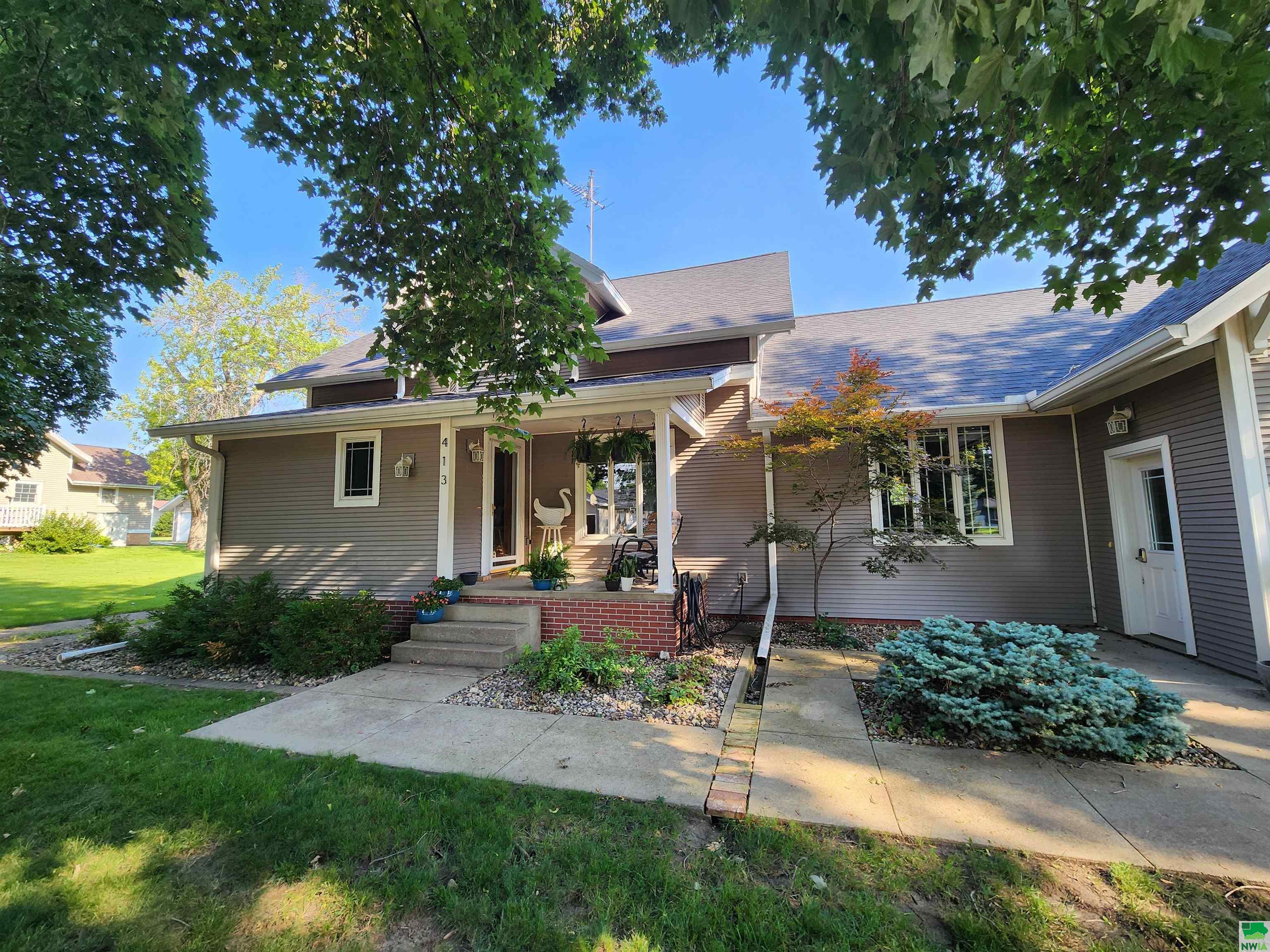 413 2nd St., Hull, IA 51239 