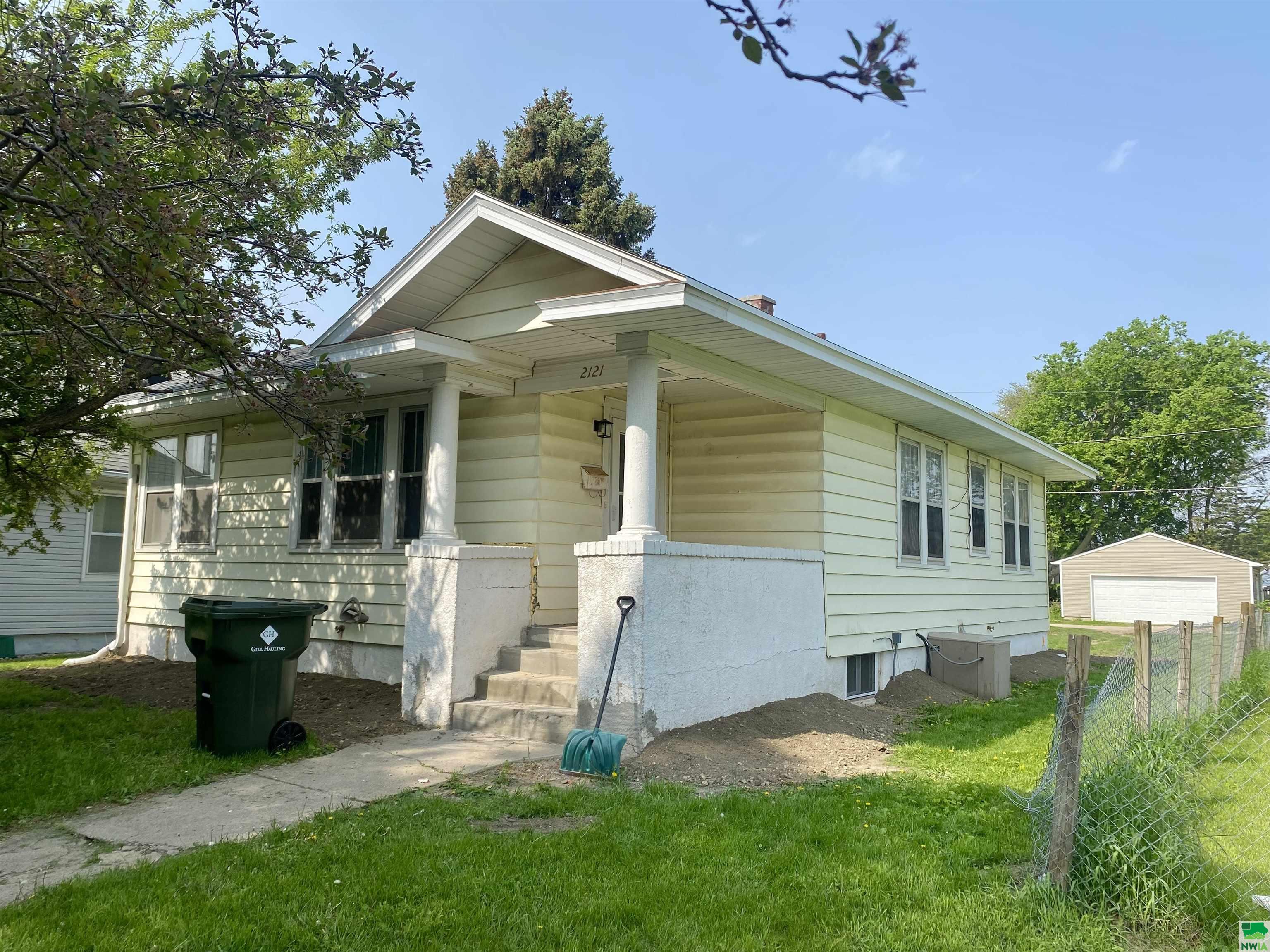 2121 BRYAN ST, Sioux City, IA 51109 