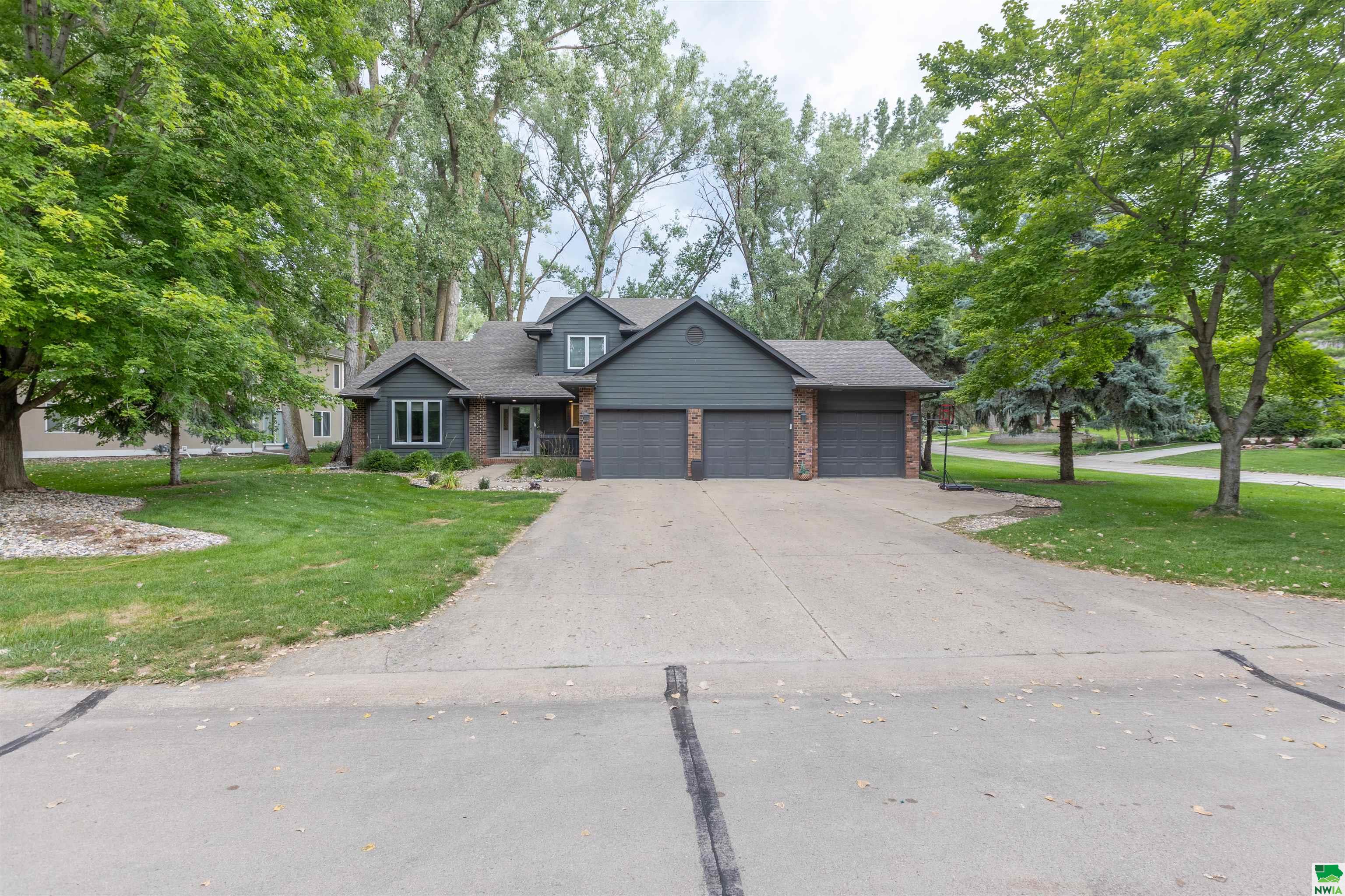 453 ROYAL TROON DR S, Dakota Dunes, SD 57049 