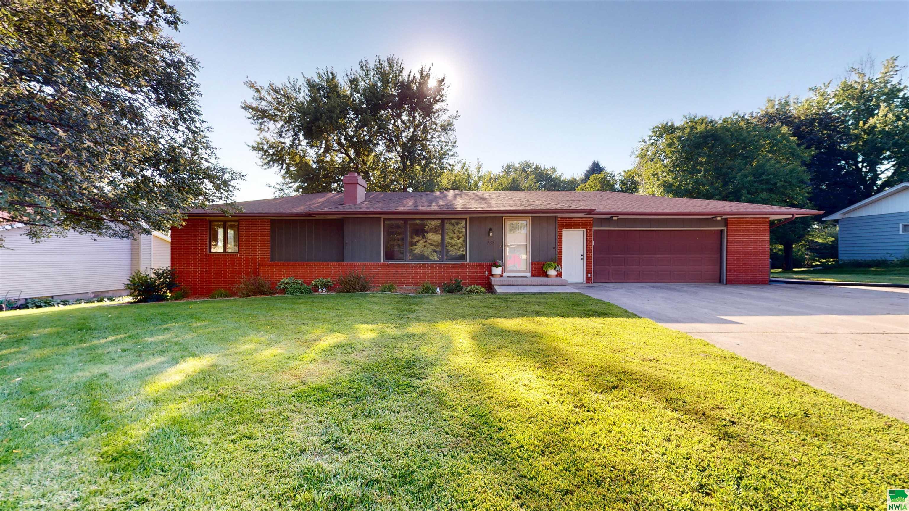 733 Kastner Dr., Holstein, IA 51025 