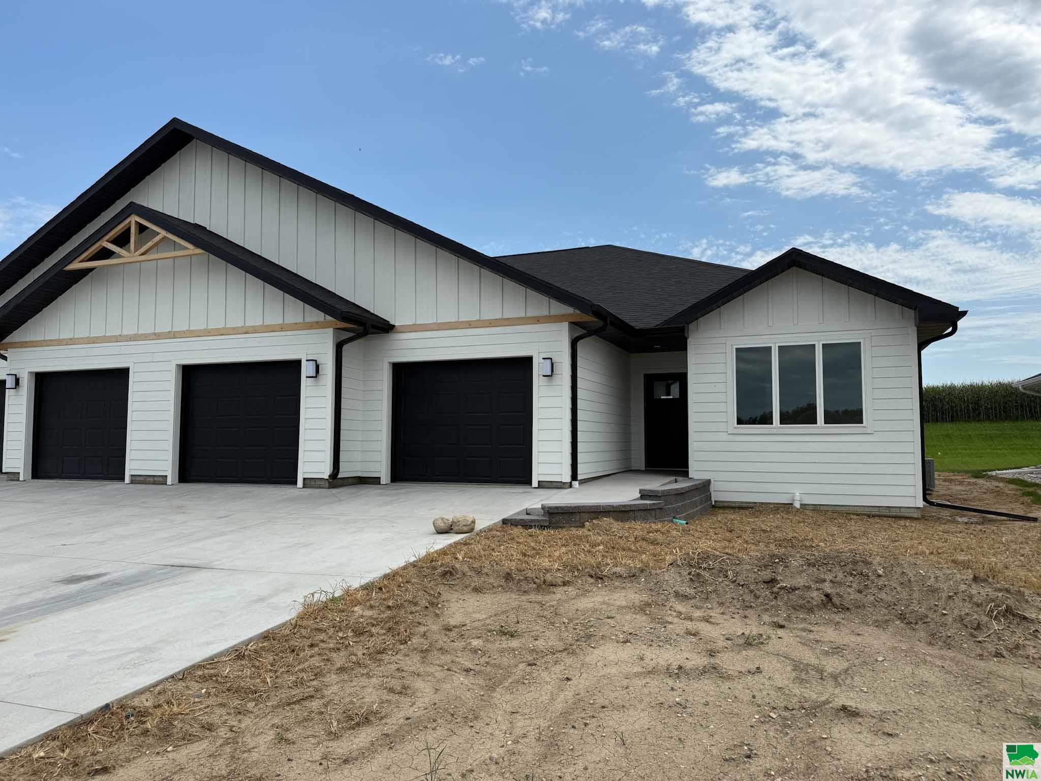 1102 14th St SE, Orange City, IA 51041 