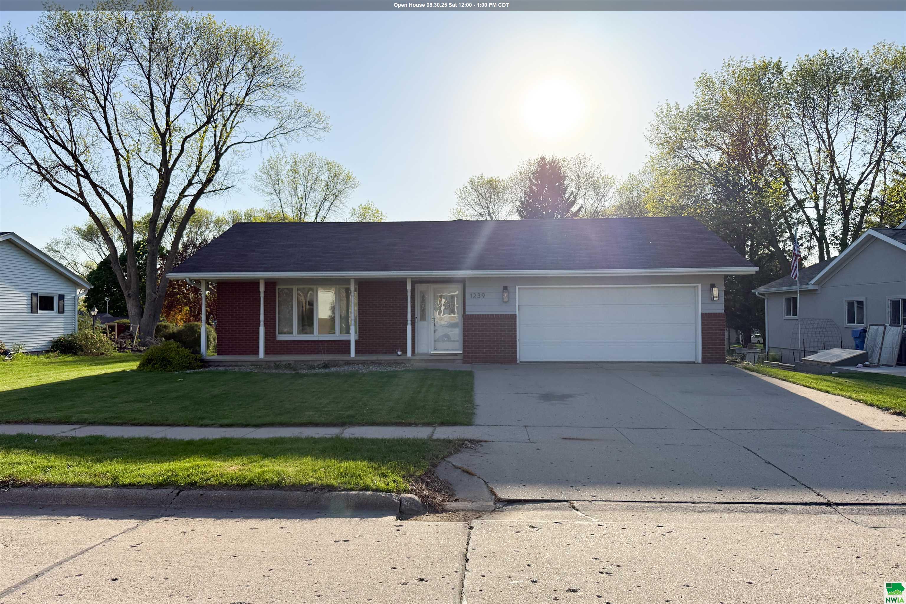 1239 2ND AVE SW, LeMars, IA 51031 