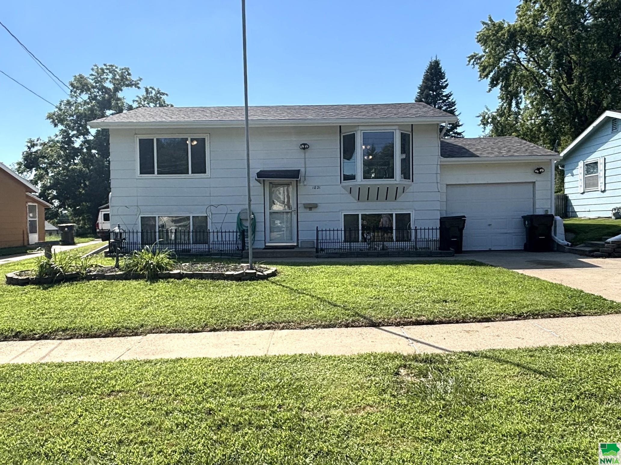 1821 Glendale Blvd, Sioux City, IA 51105 