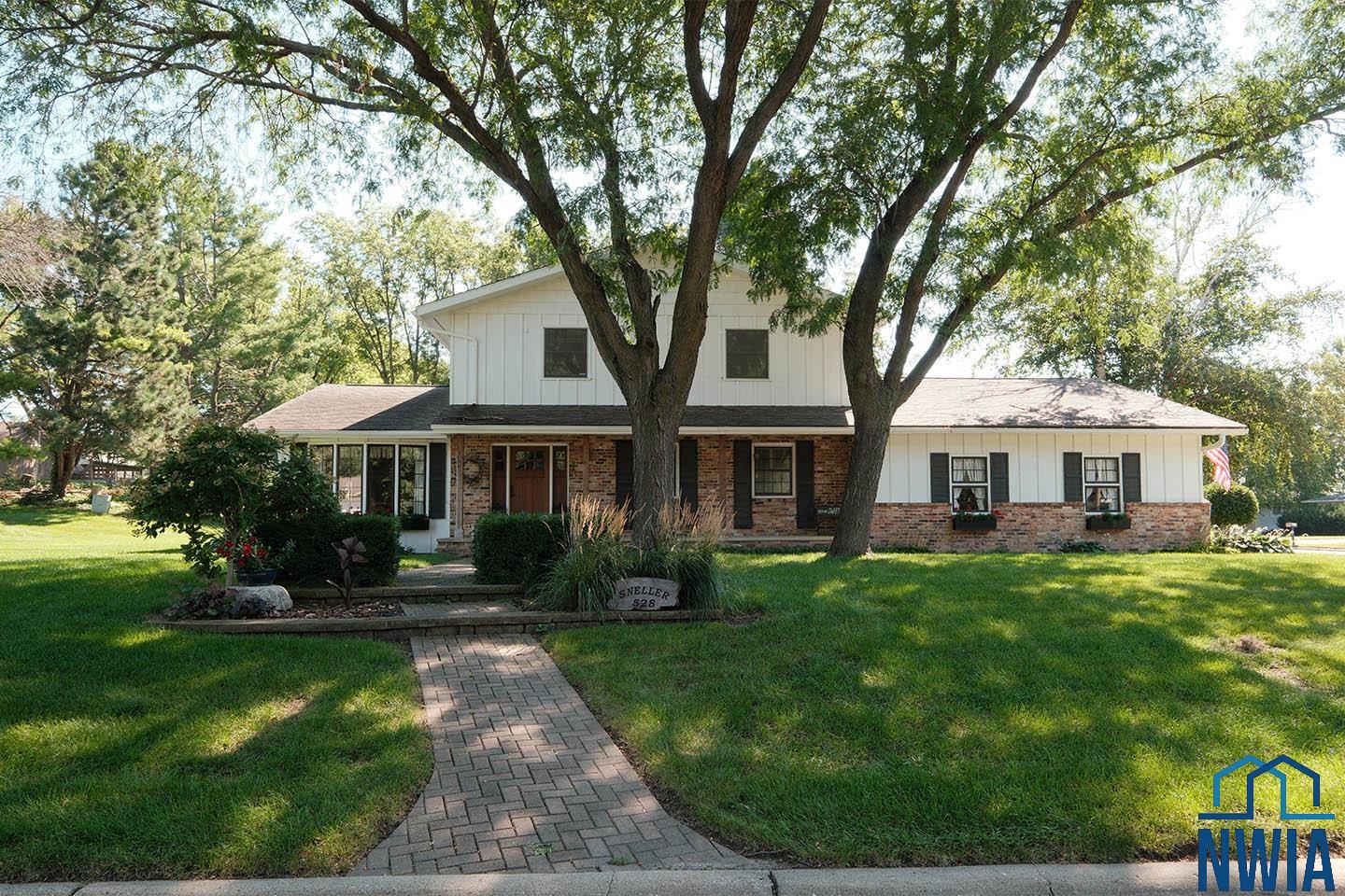 528 5th Ave SE						  						 , Sioux Center						 , IA						  51250						  