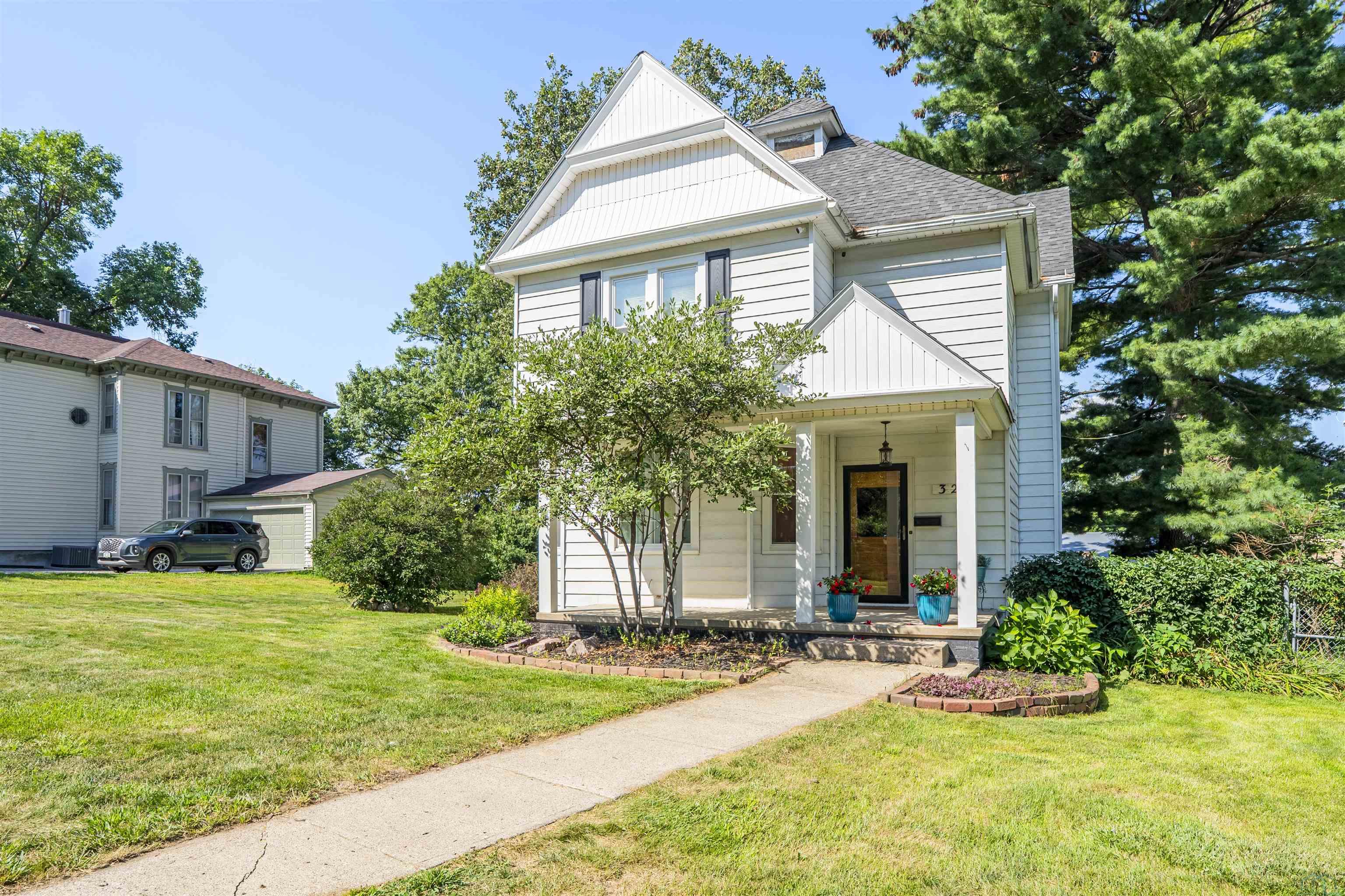 321 2nd Ave SE, LeMars, IA 51031 