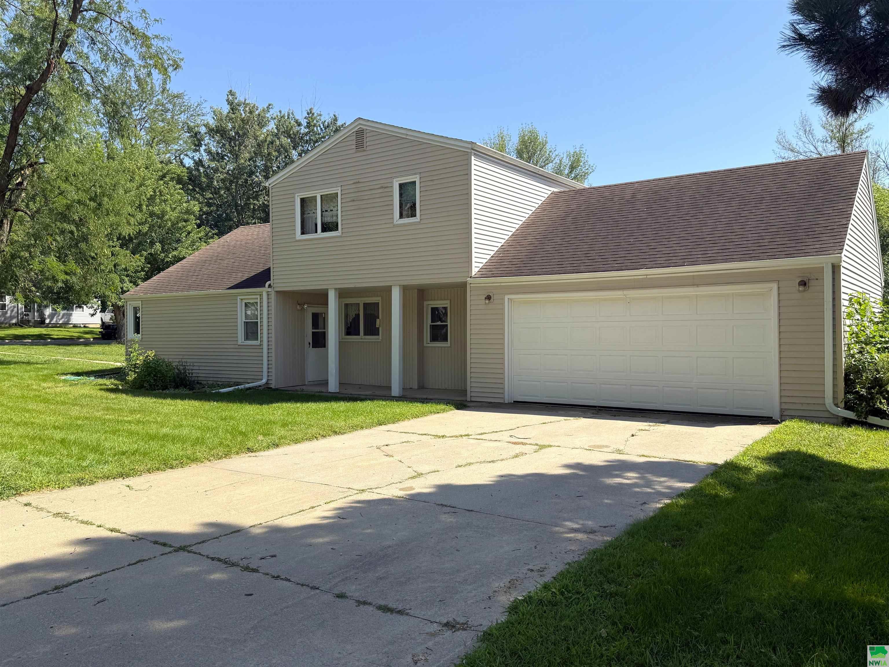 502 DELAWARE AVE SW, Orange City, IA 51041 