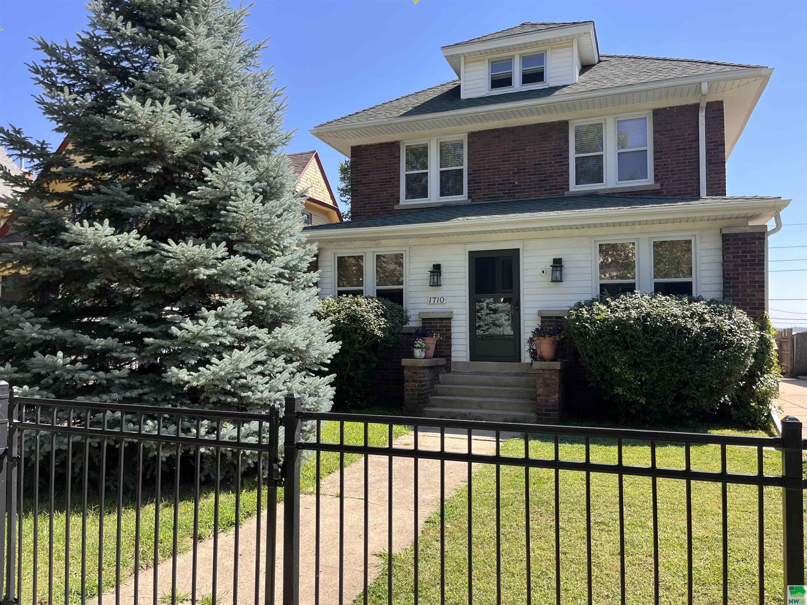 1710 Douglas St, Sioux City, IA 51105 