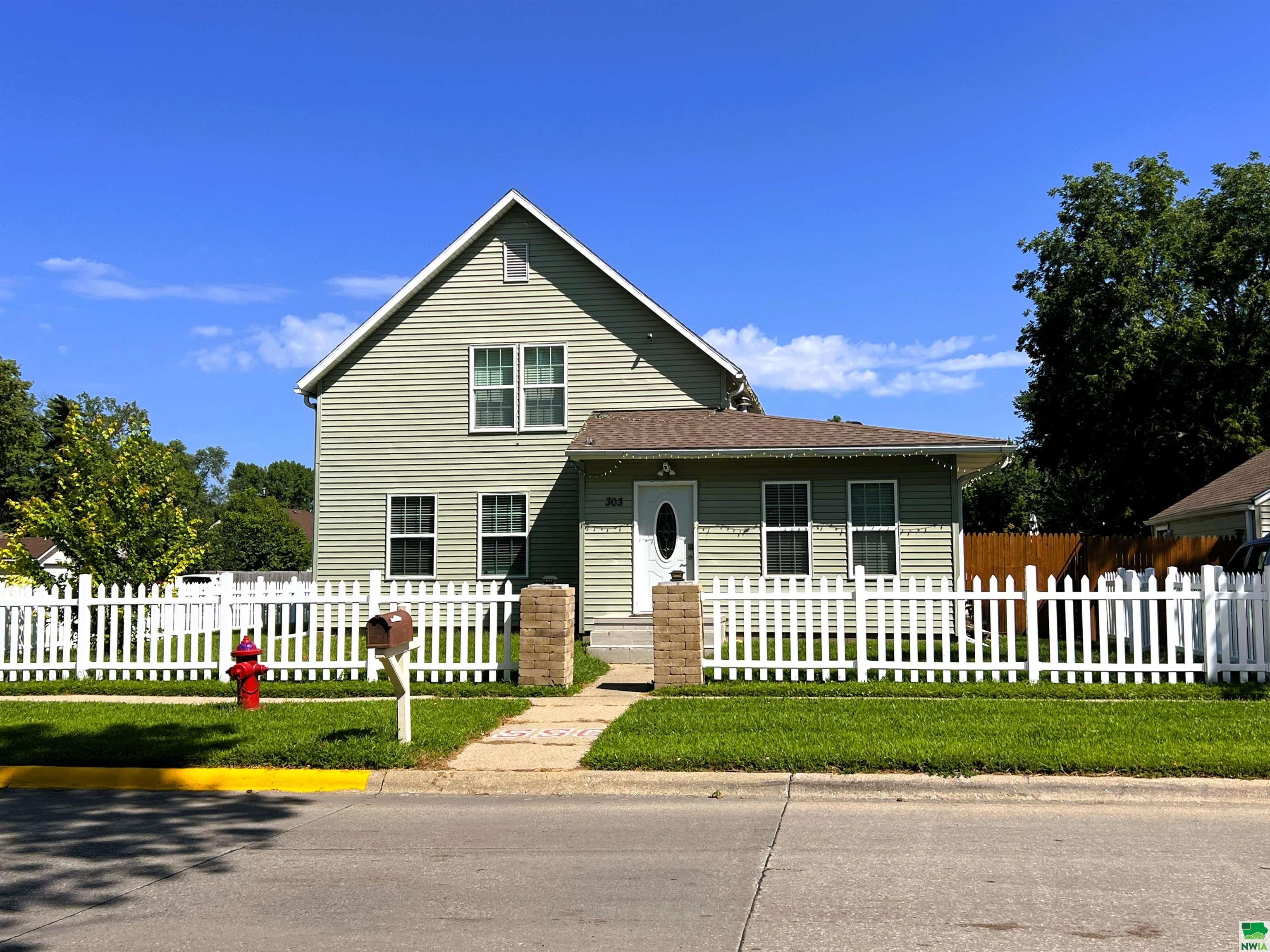 303 21st St E, South Sioux City, NE 68776 