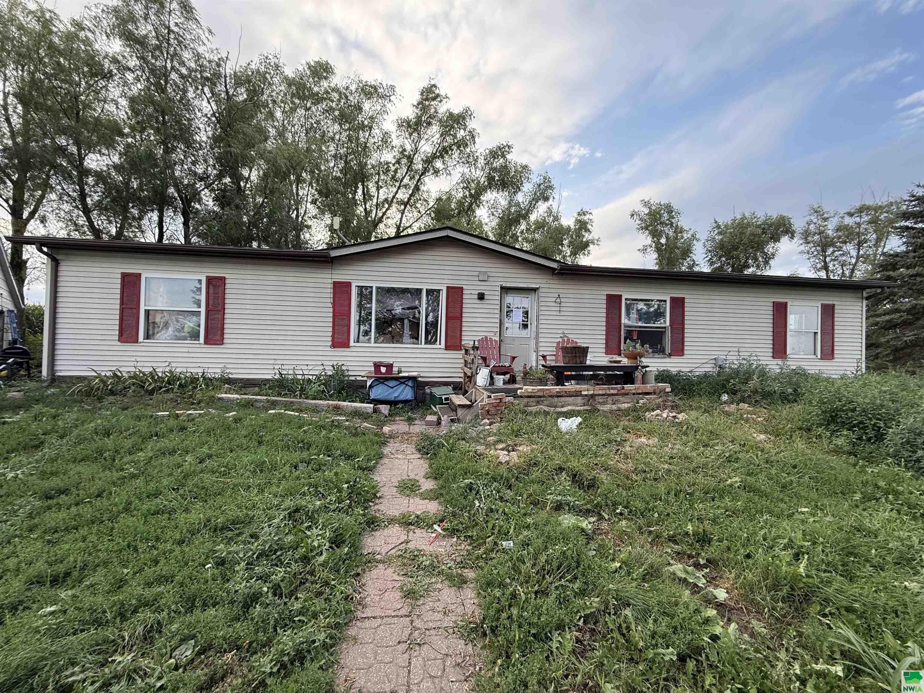 2594 Eagle Ave, Doon, IA 51235 