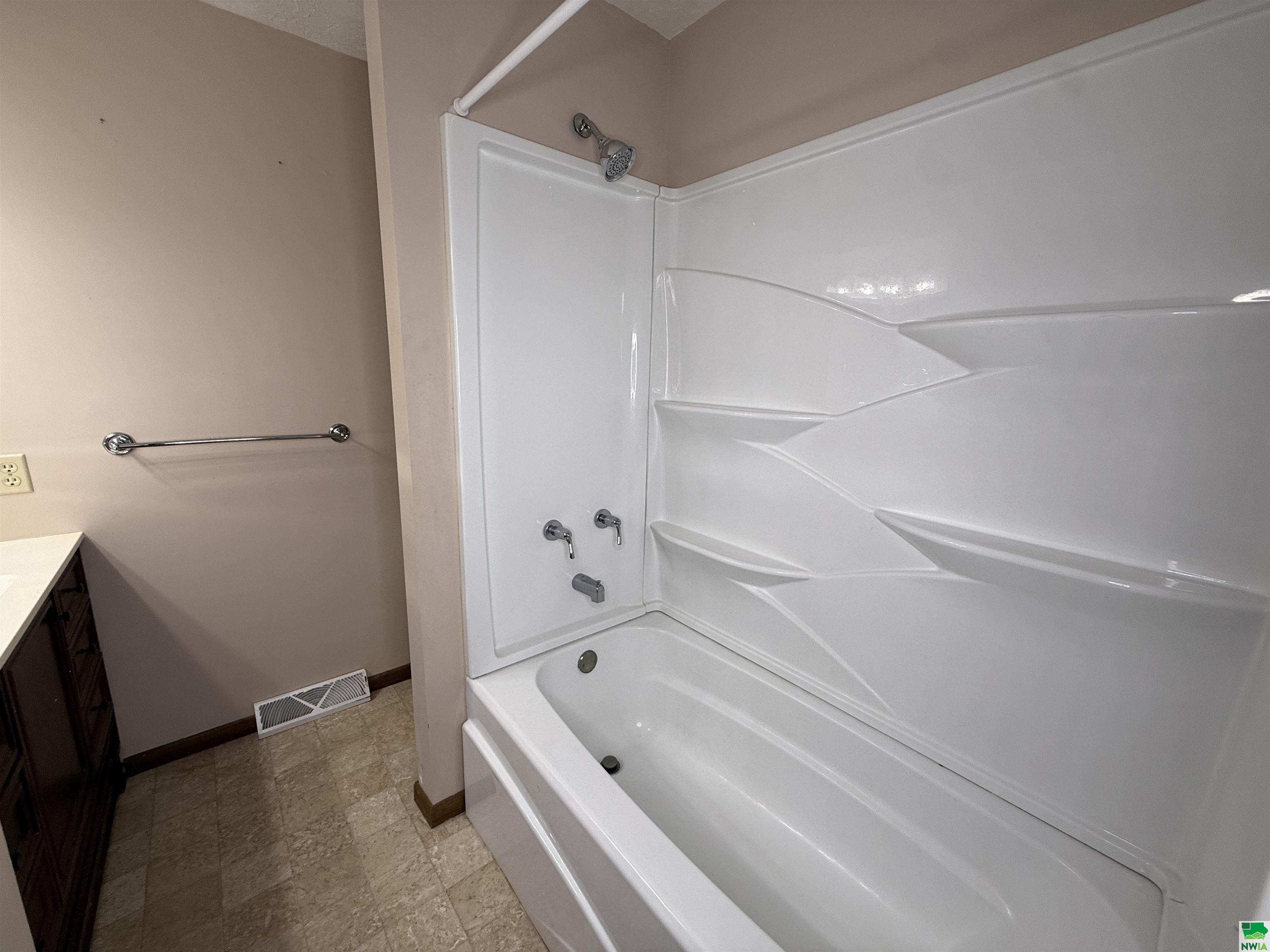 MLS #830008