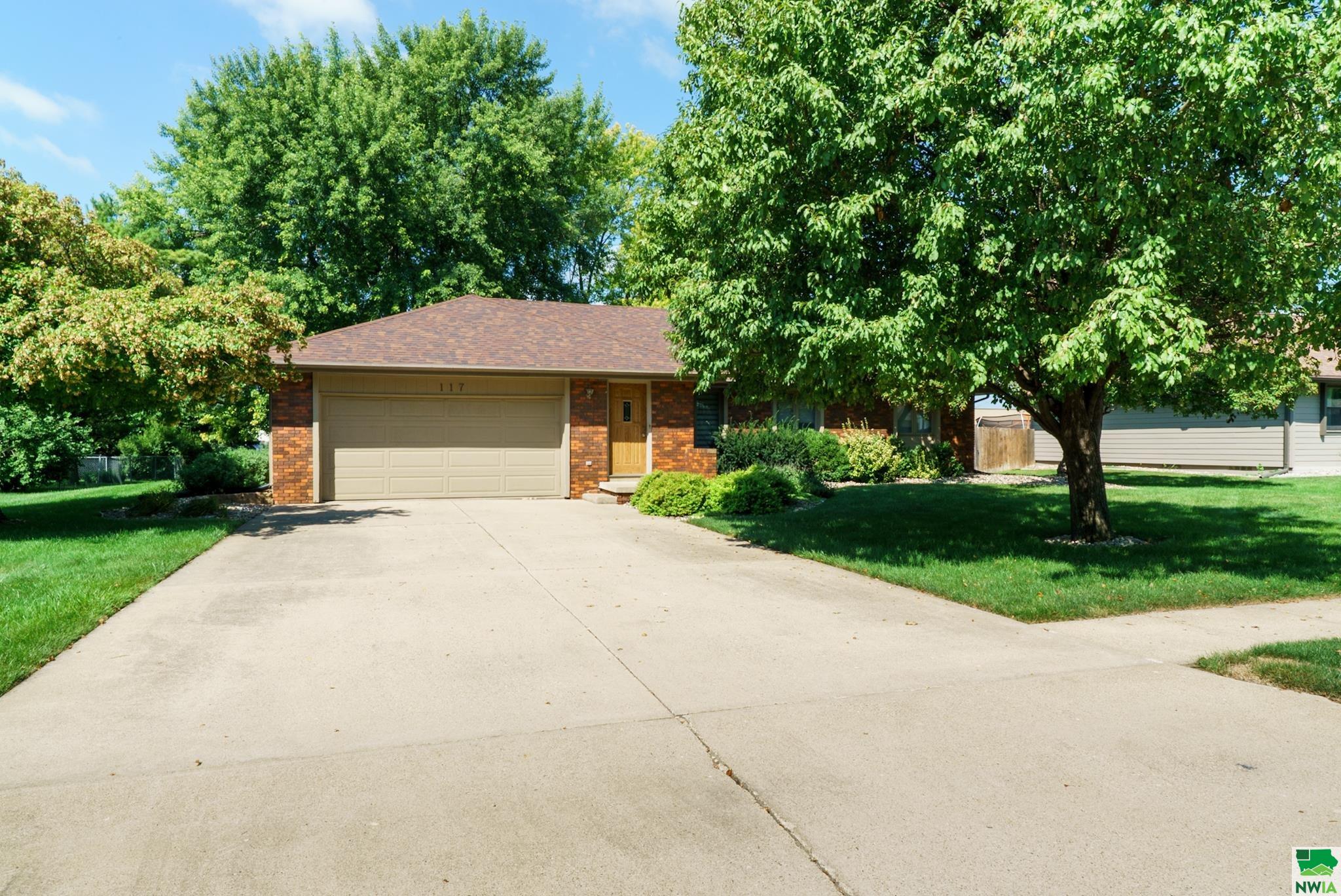 117 BROADMOOR DR, South Sioux City, NE 68776 