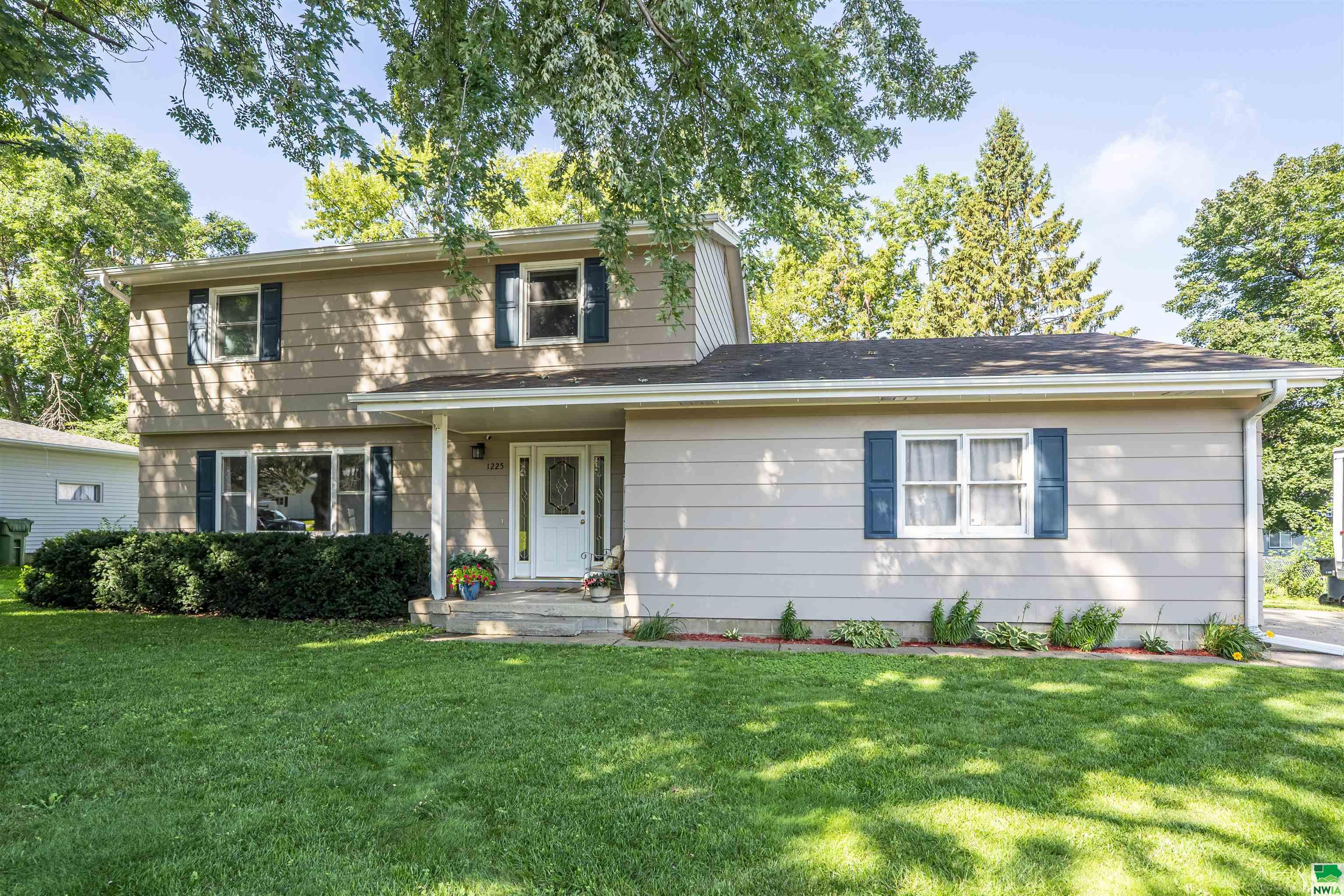 1225 3rd Ave SW, LeMars, IA 51031 