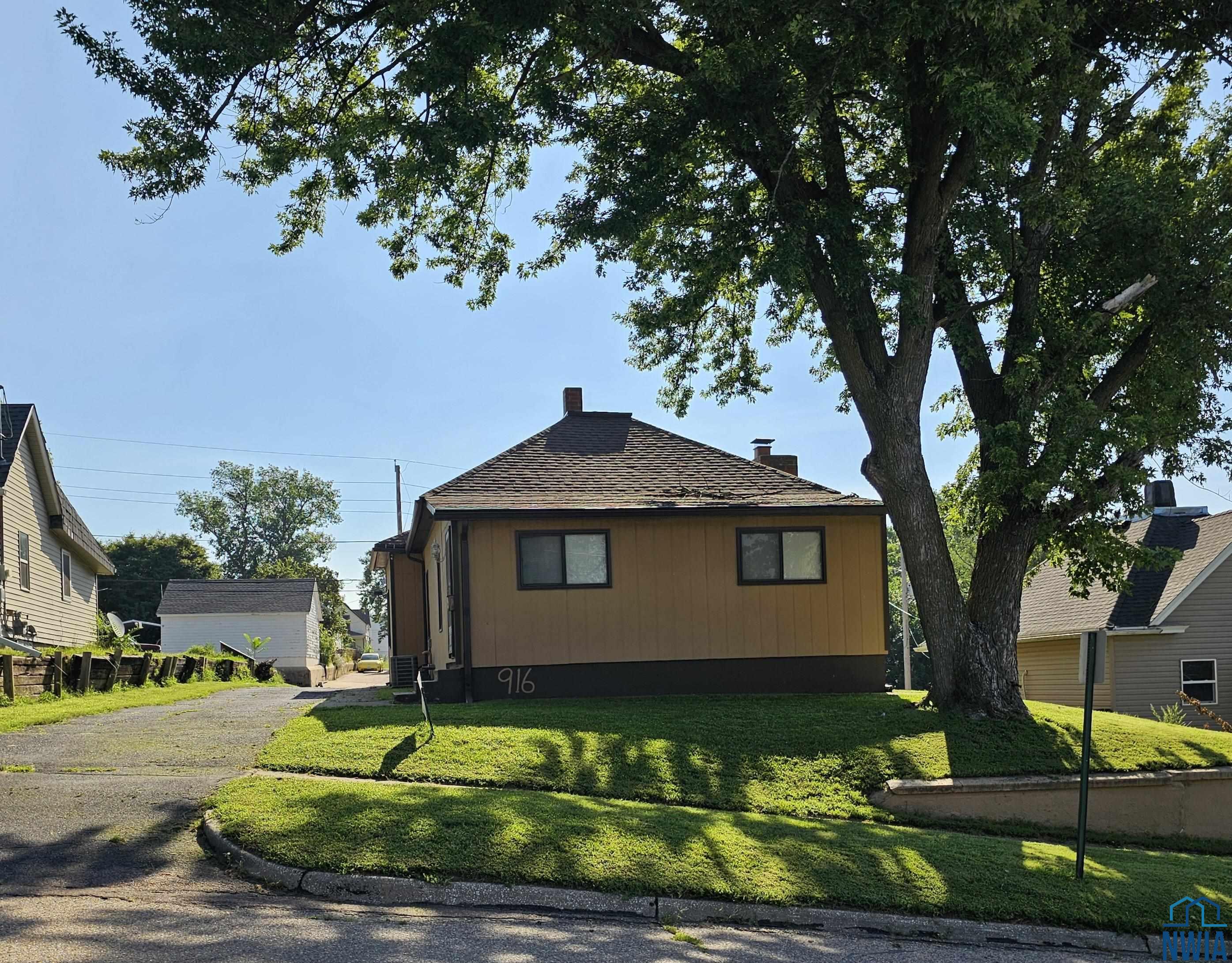 916 Helen Street S, Sioux City, IA 51106 