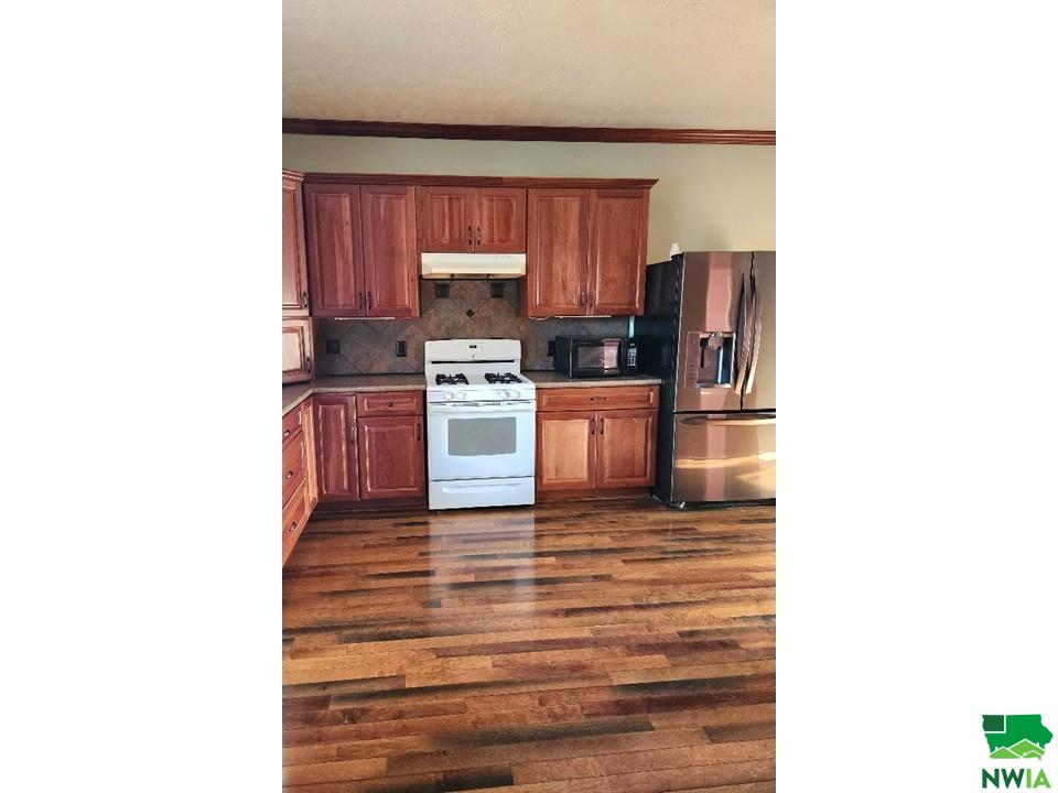 MLS #830060