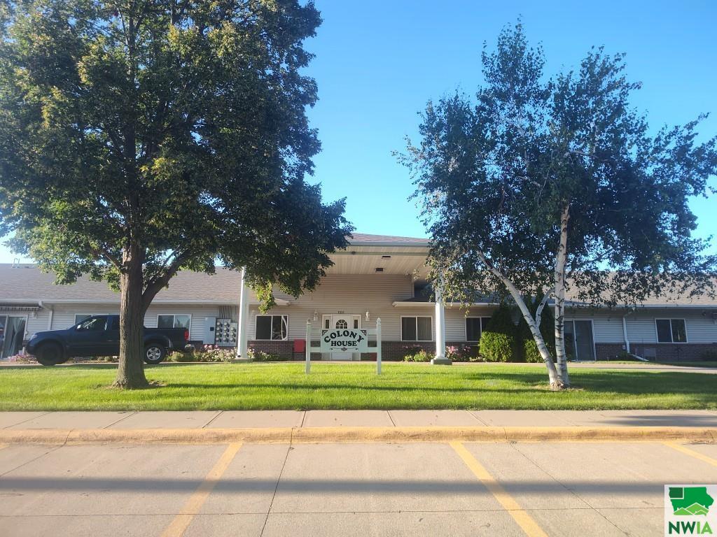 1711 3rd St E #3, Hull, IA 51239 