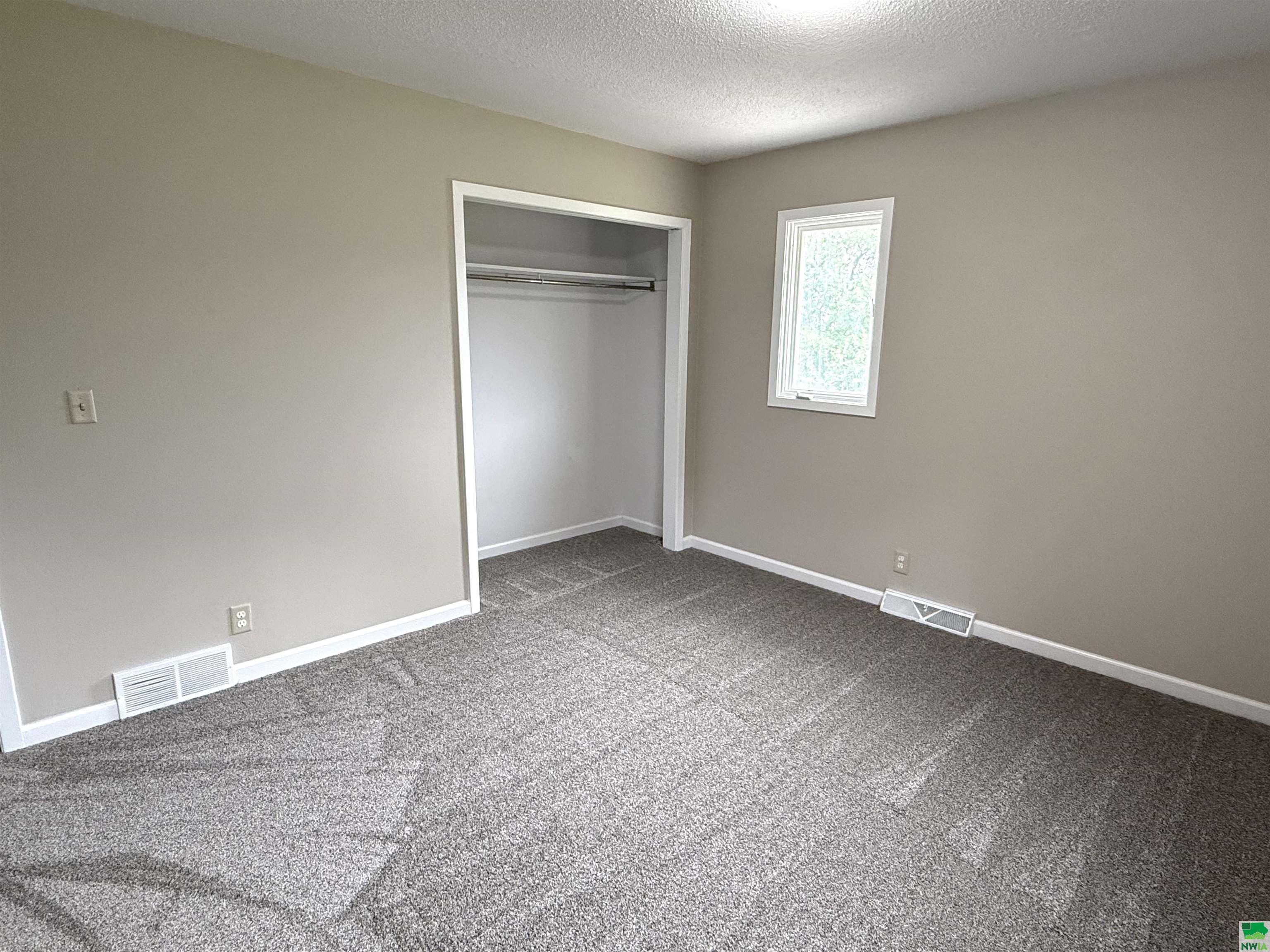 MLS #830077