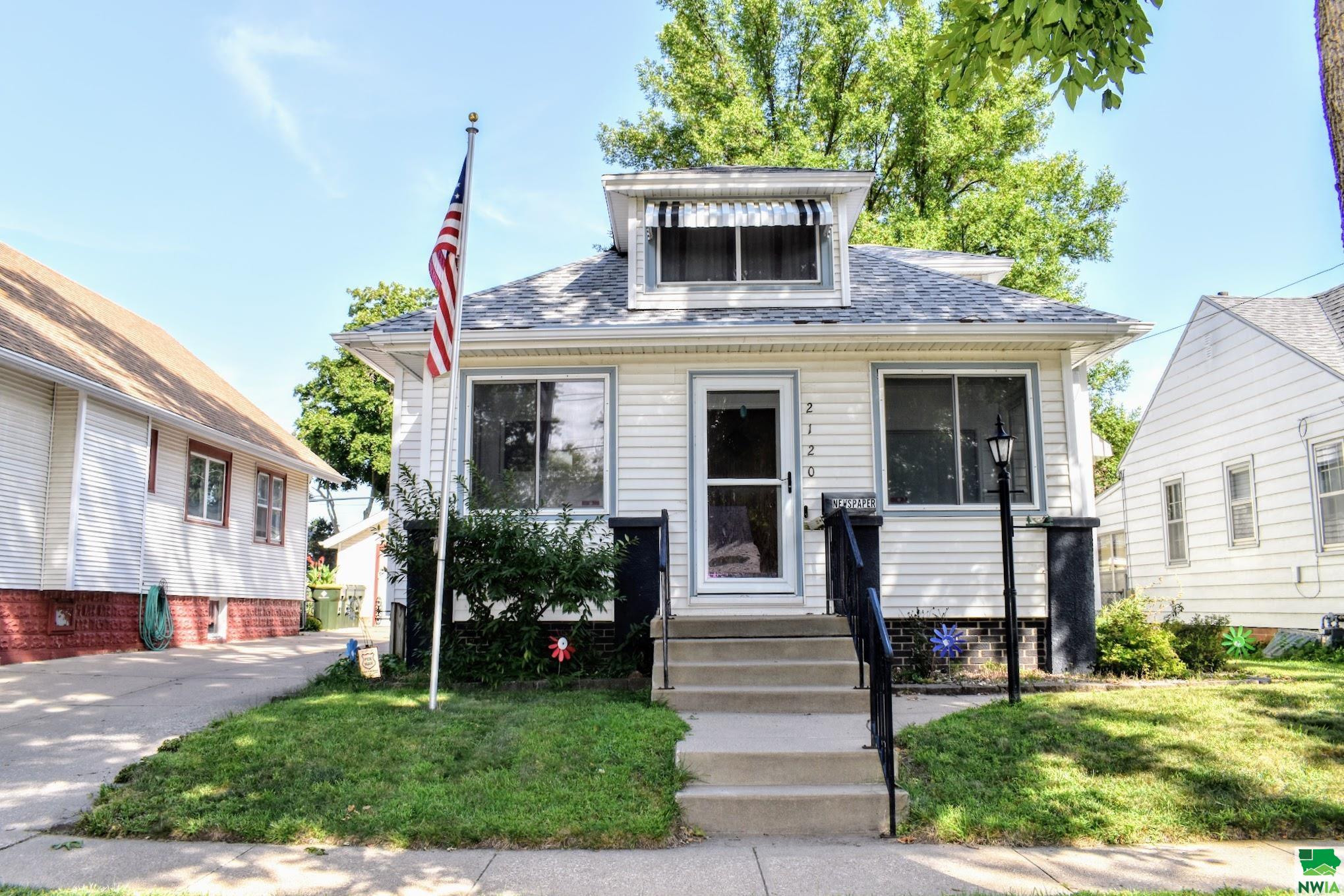 2120 Helen St S, Sioux City, IA 51106 