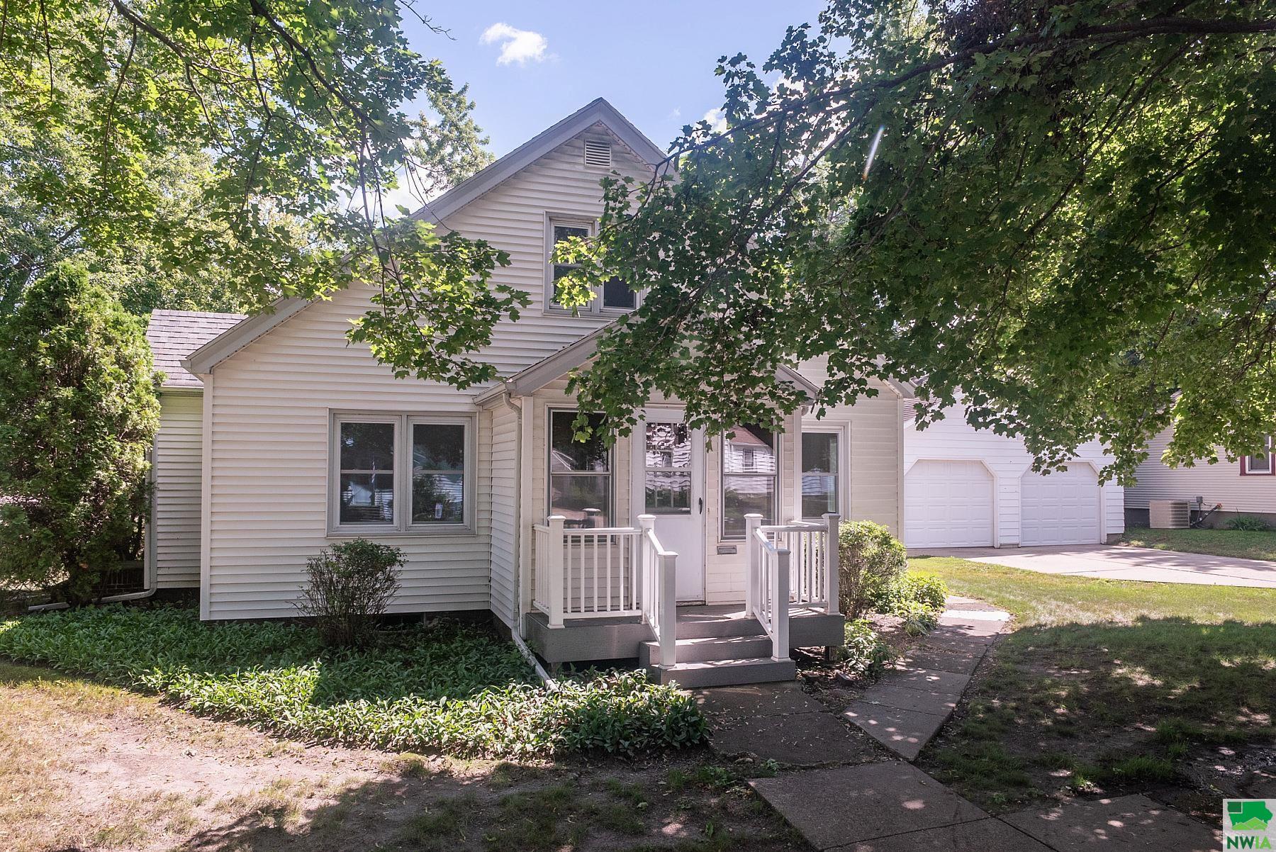 220 4TH ST NW, Orange City, IA 51041 