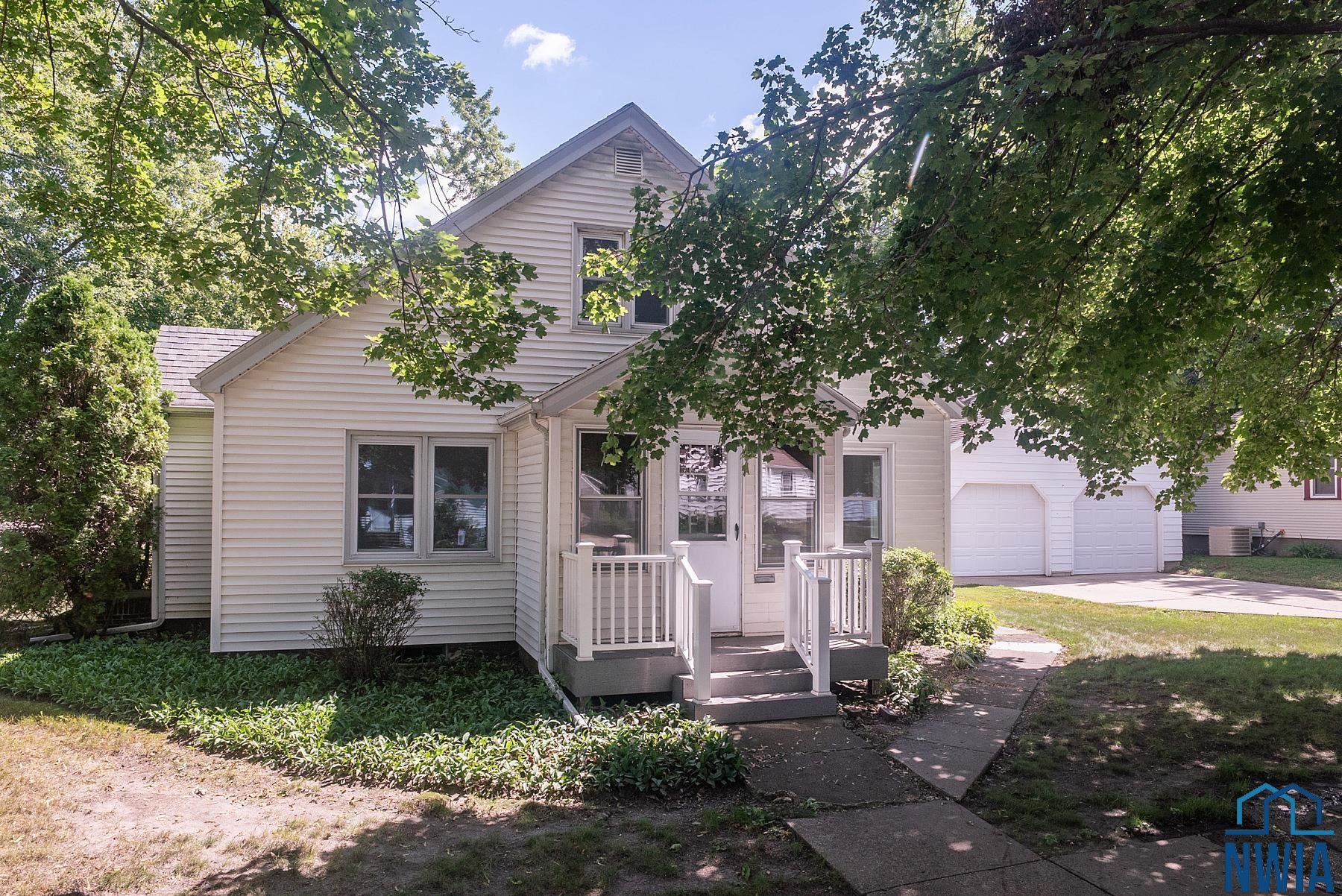 220 4TH ST NW						  						 , Orange City						 , IA						  51041						  