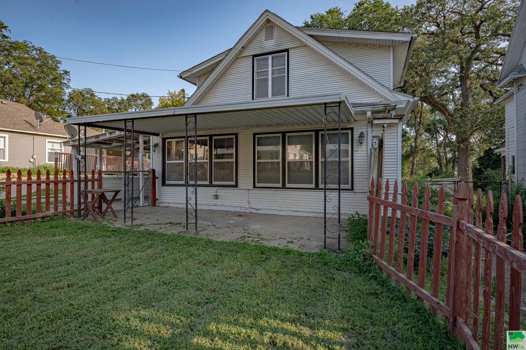 2806 2nd Street, Sioux City, IA 51105 