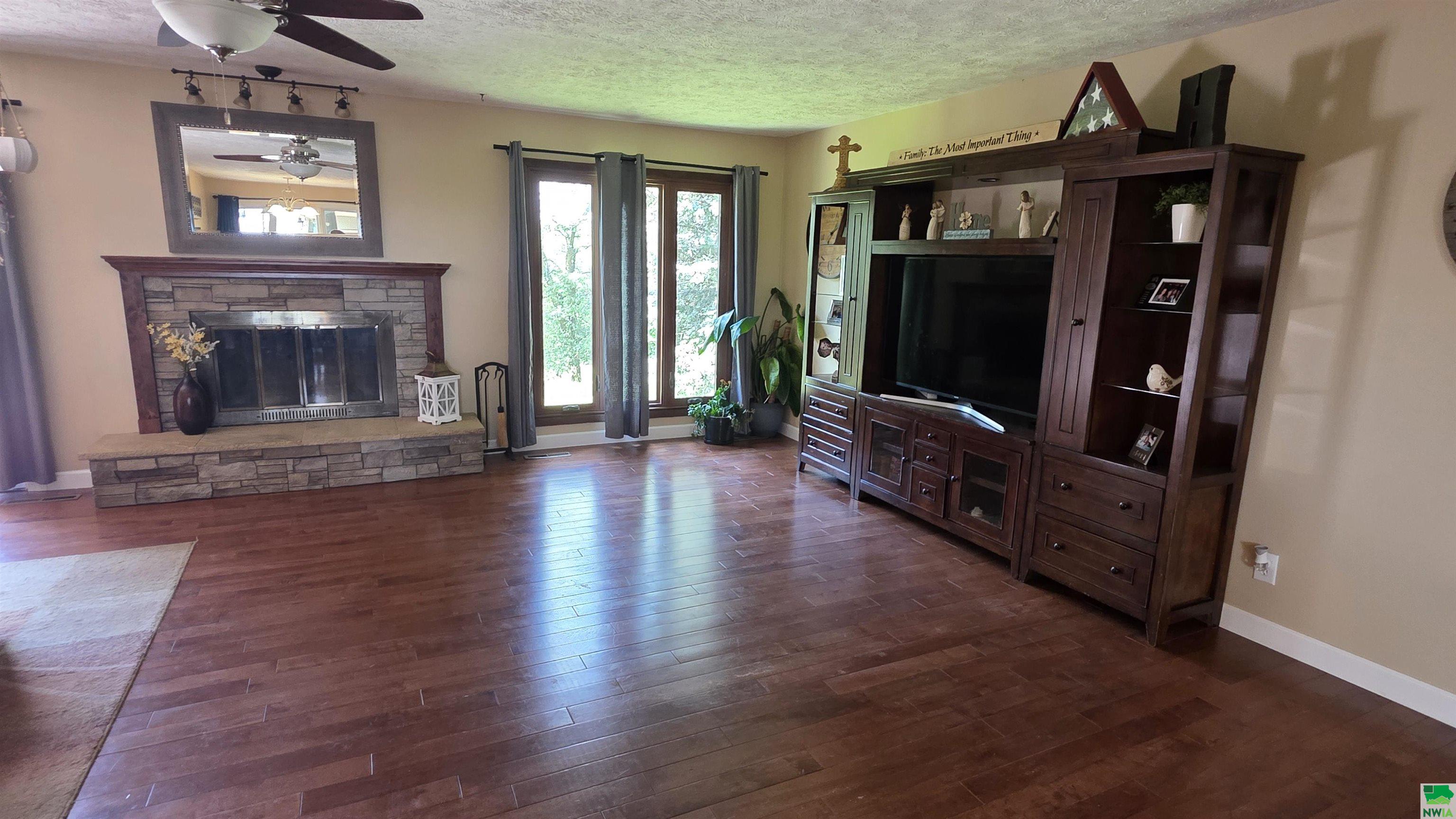 MLS #830090