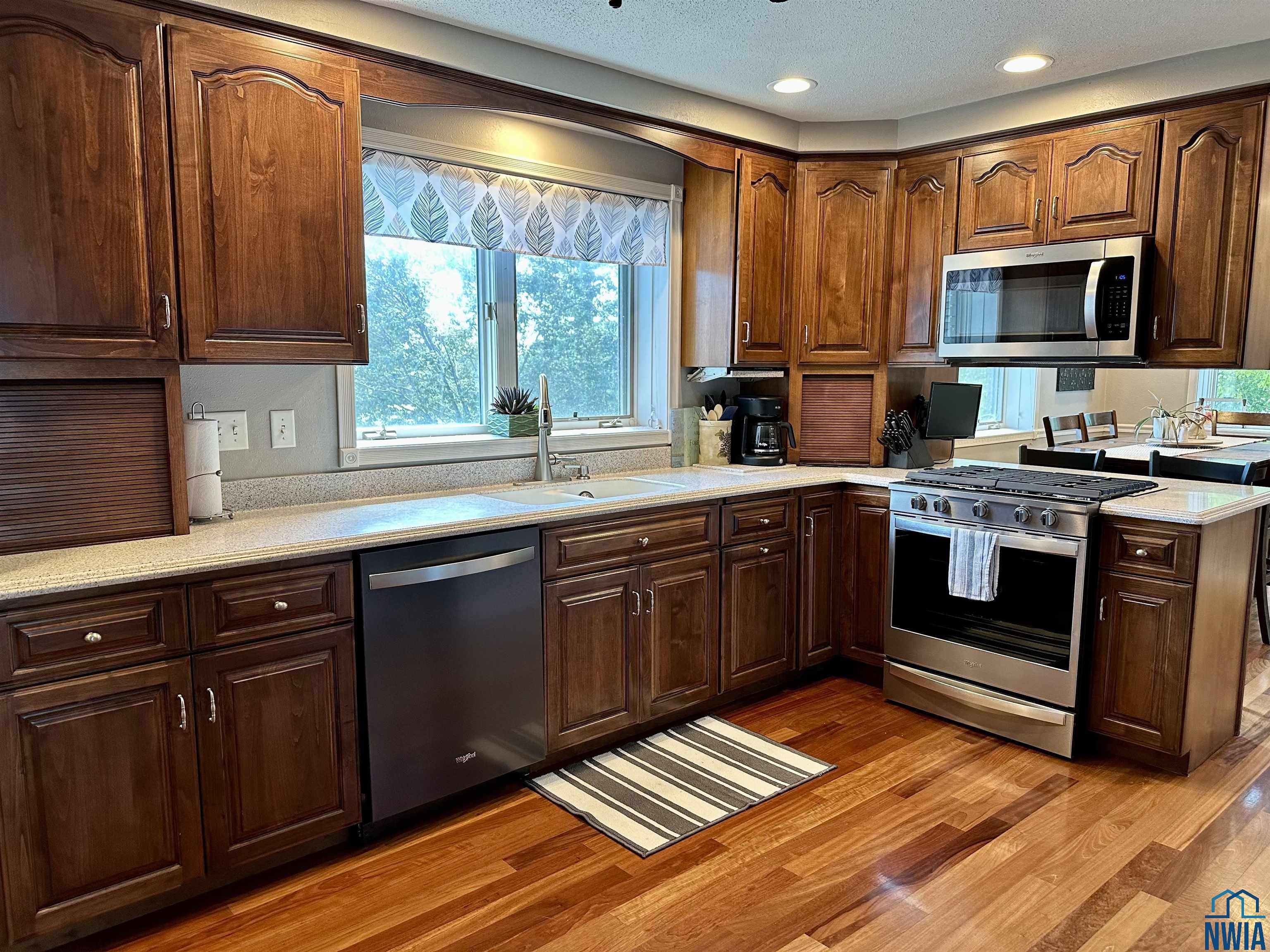 MLS #830094