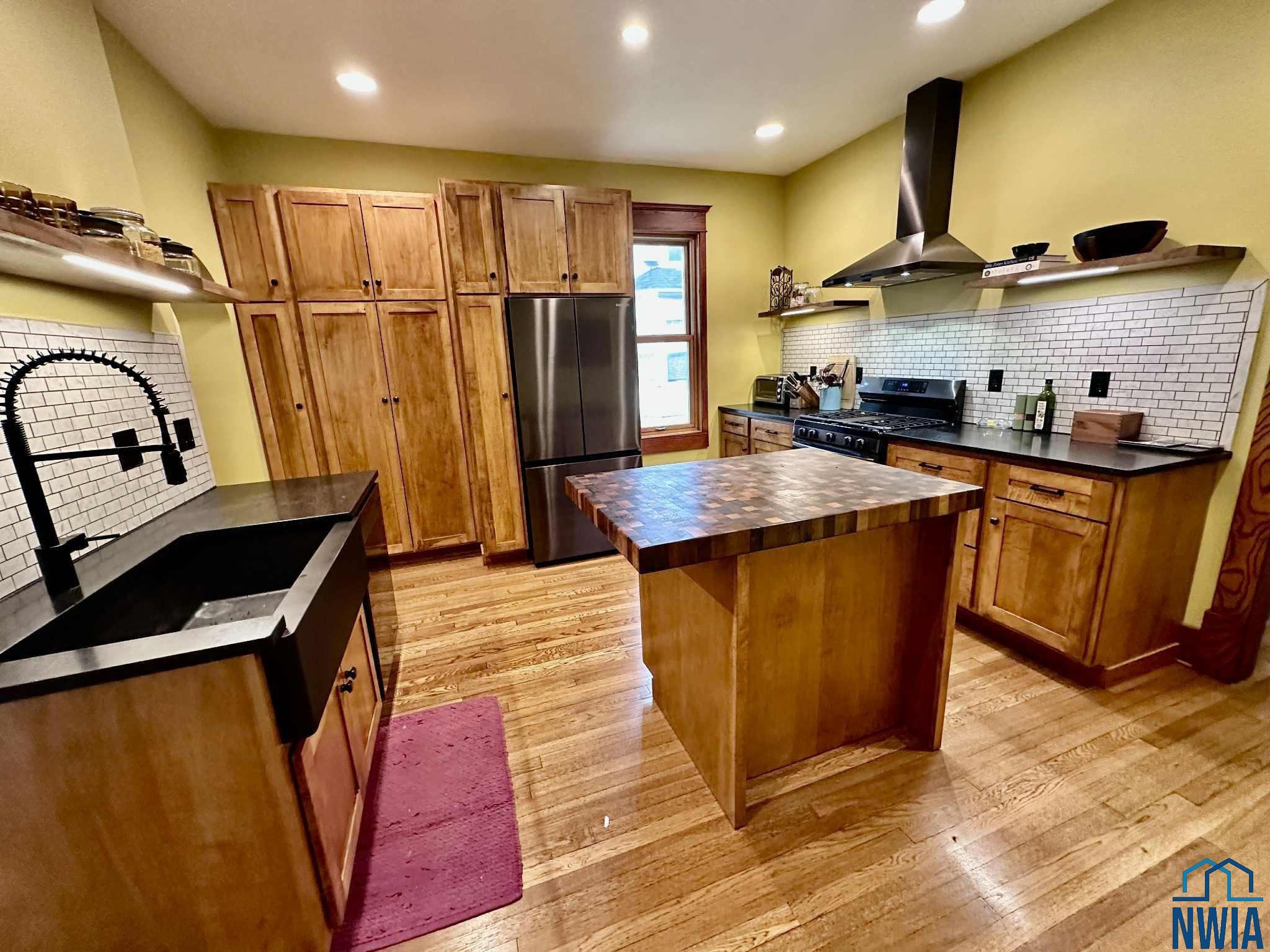 MLS #830095