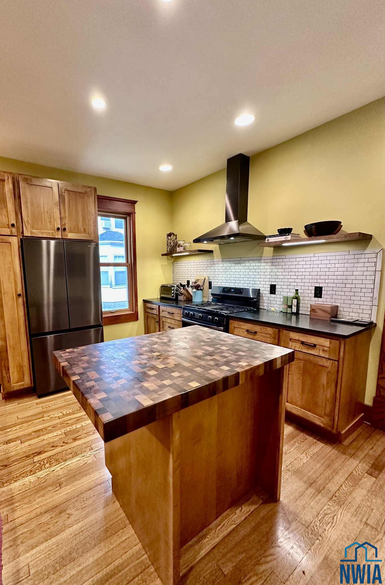 MLS #830095
