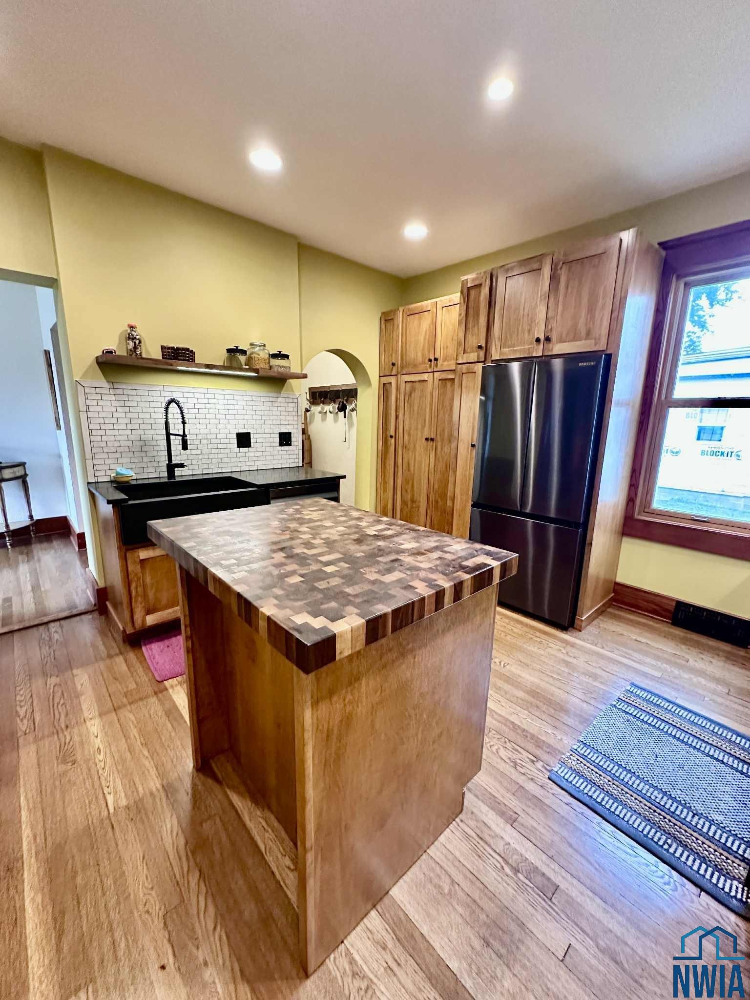 MLS #830095