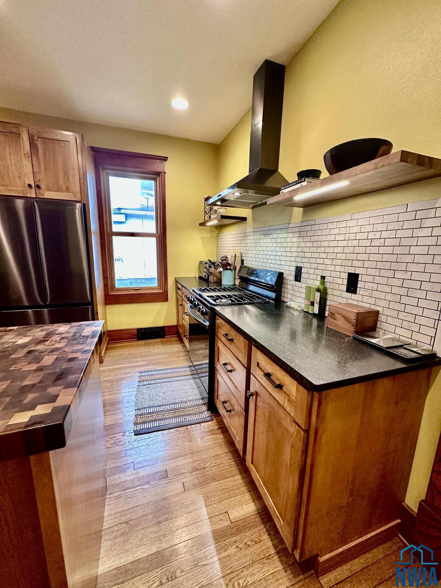 MLS #830095