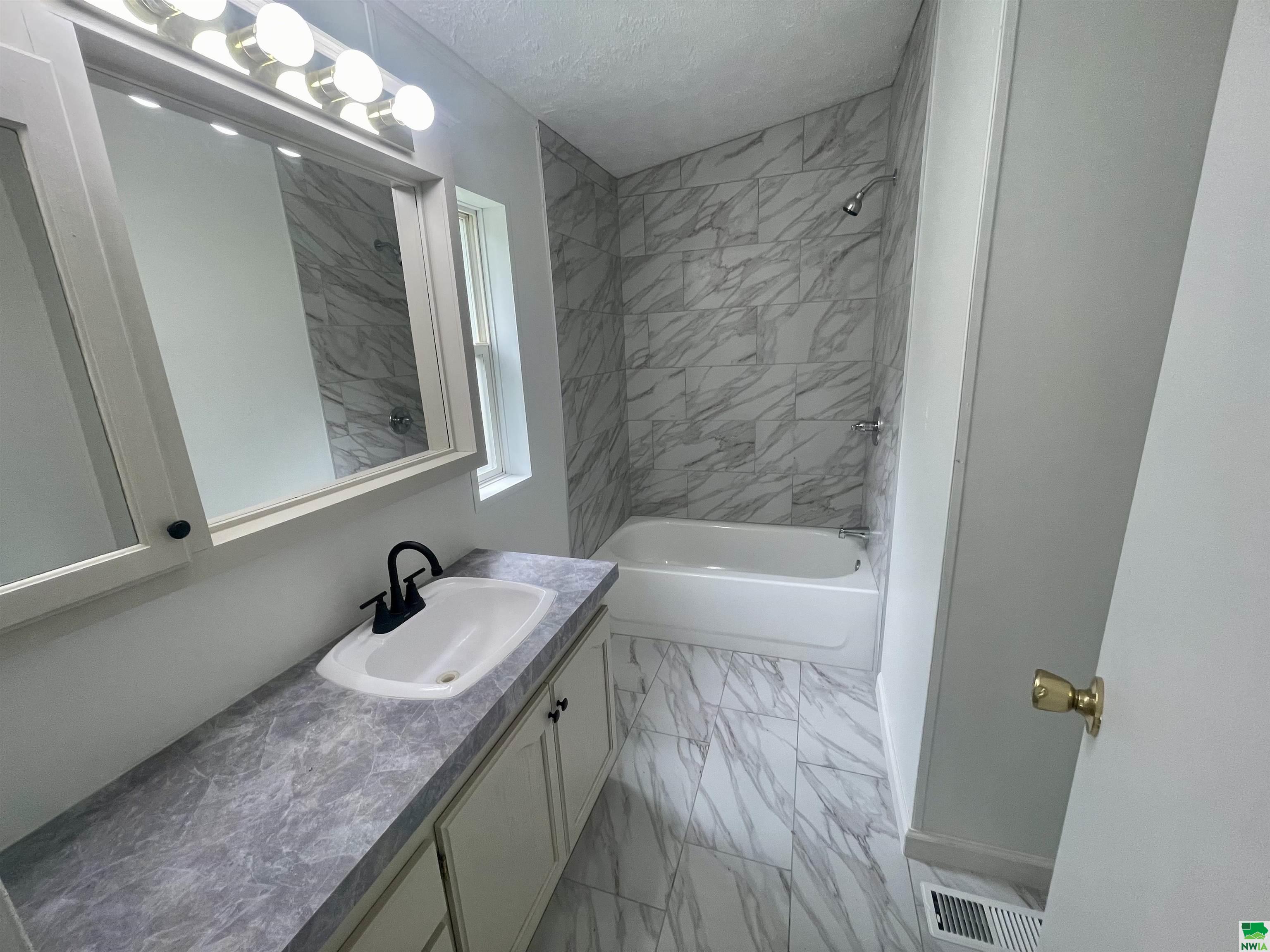 MLS #830099