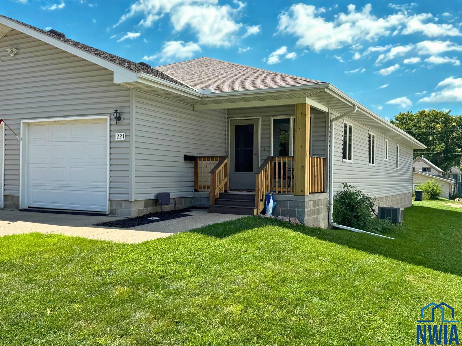 221 3rd Ave SE, LeMars, IA 51031 