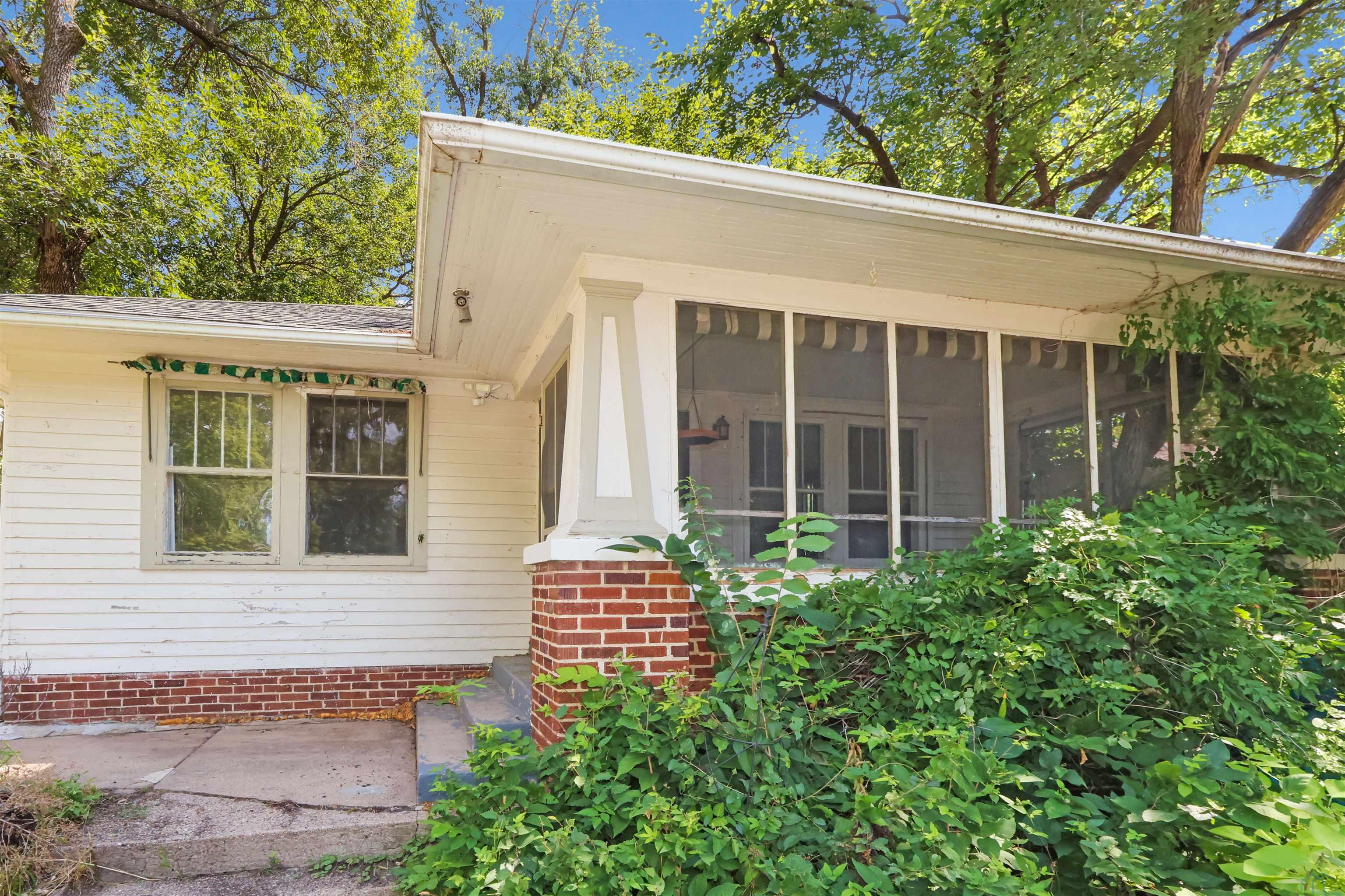 2126 Kennedy Drive, Sioux City, IA 51104 