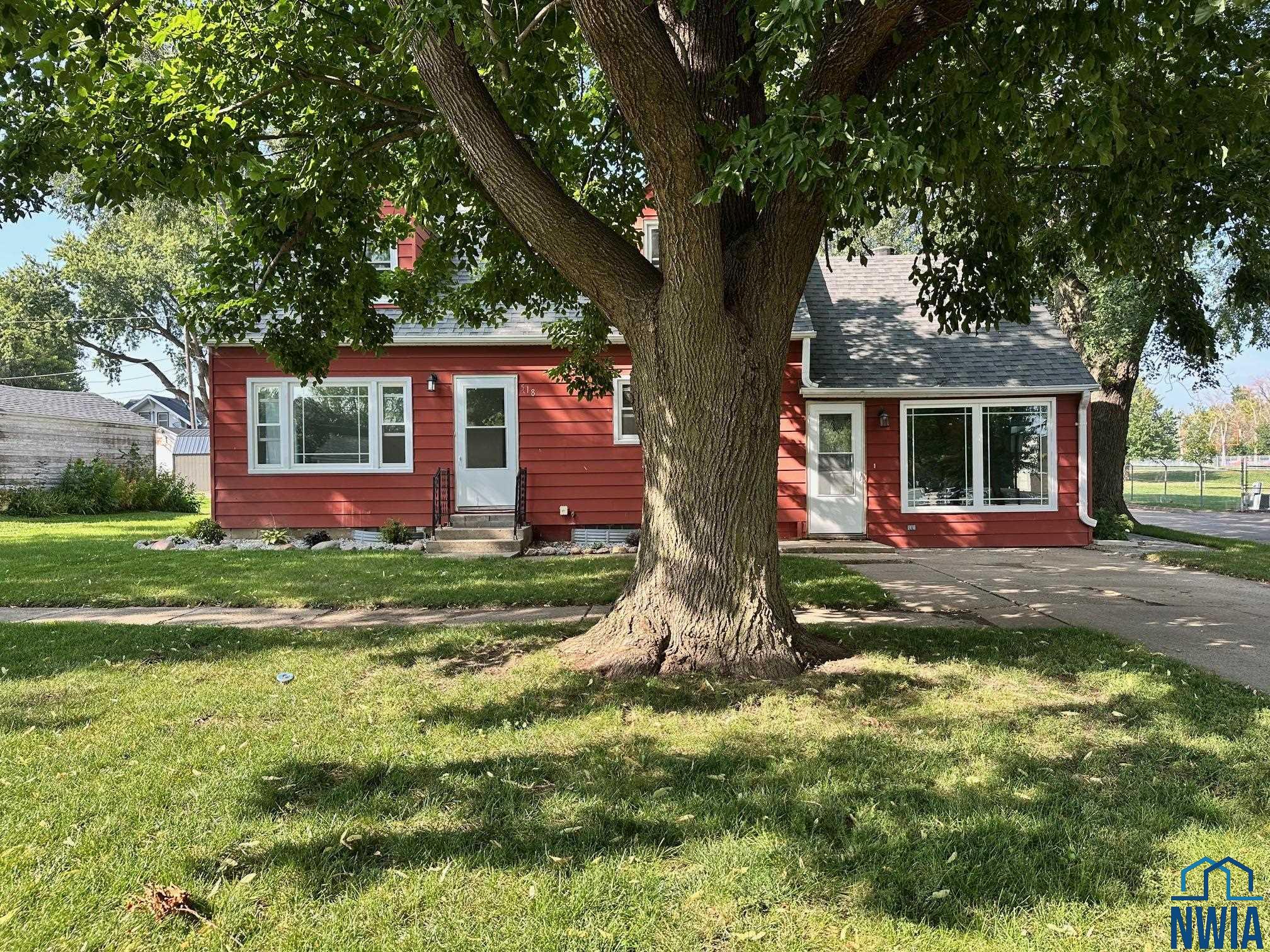 518 Harrison Street E, Holstein, IA 51025 