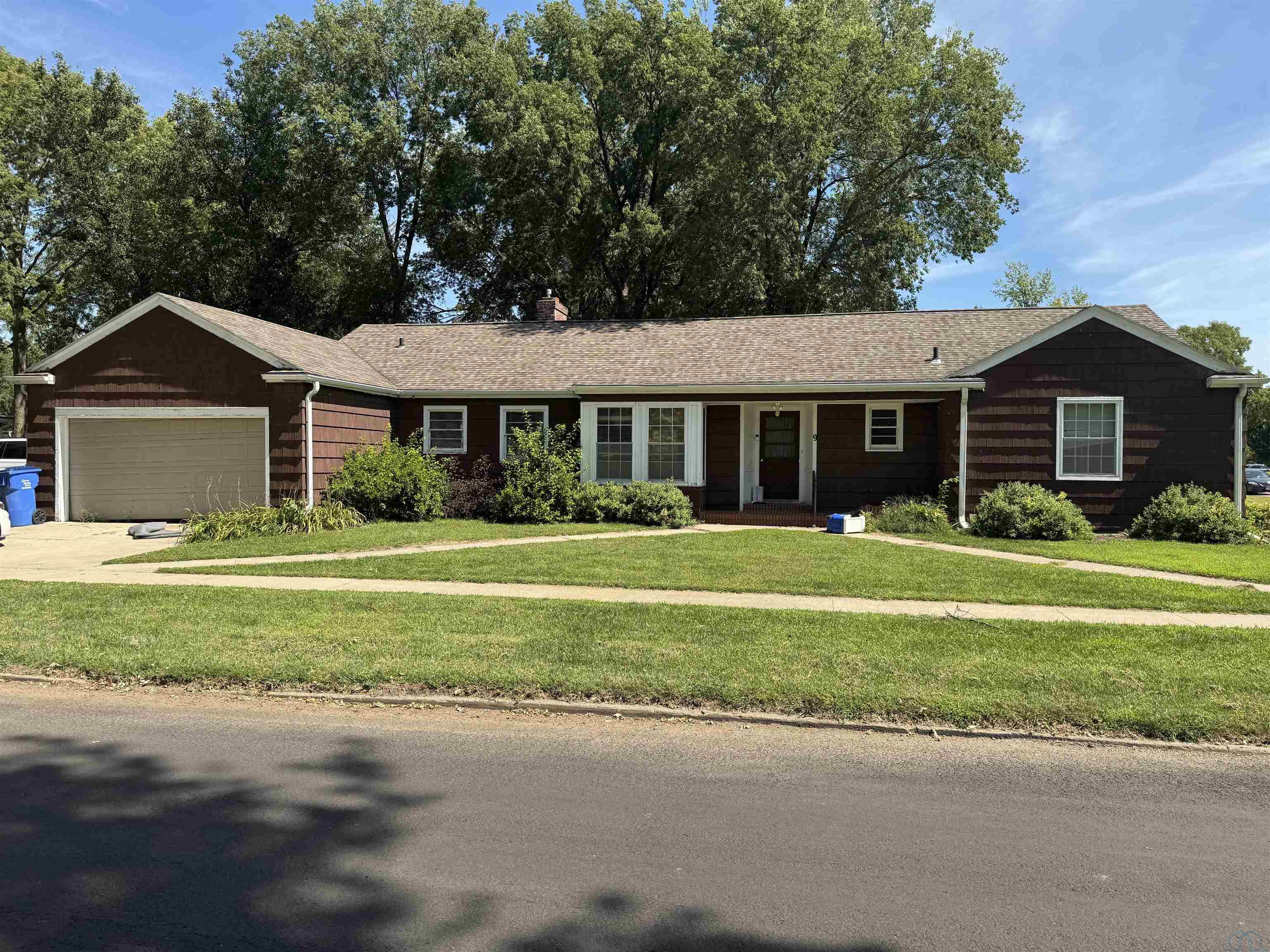 9 Pine N, Vermillion, SD 57069 