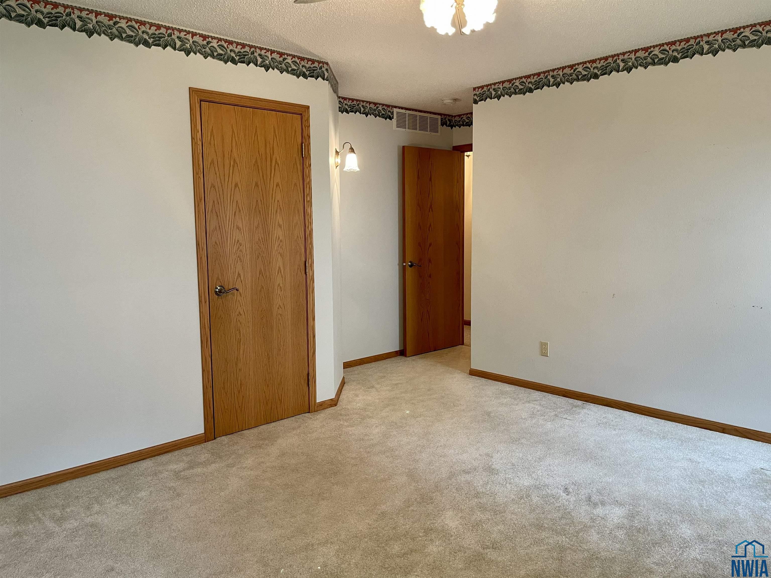 MLS #830325