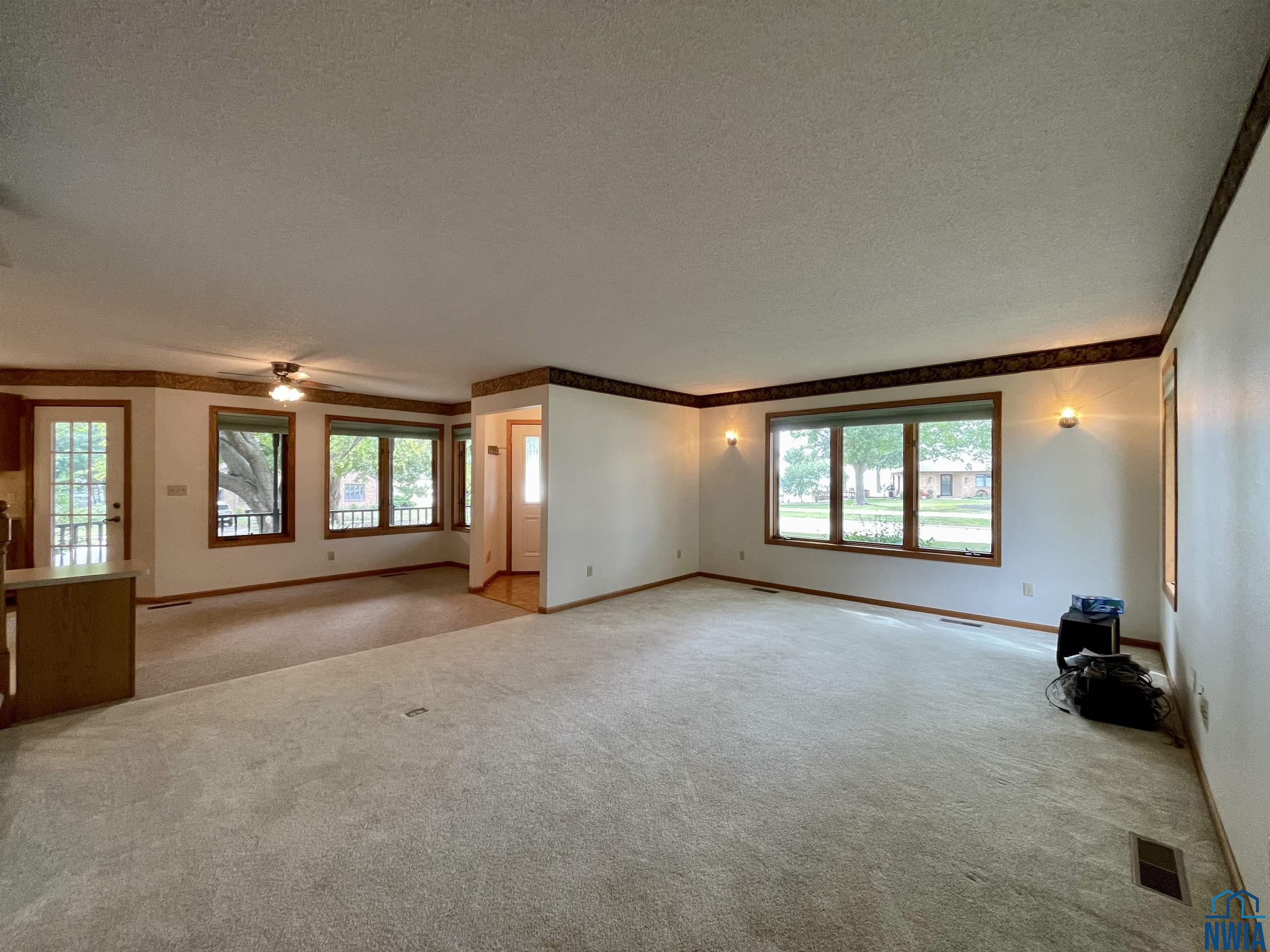 MLS #830325