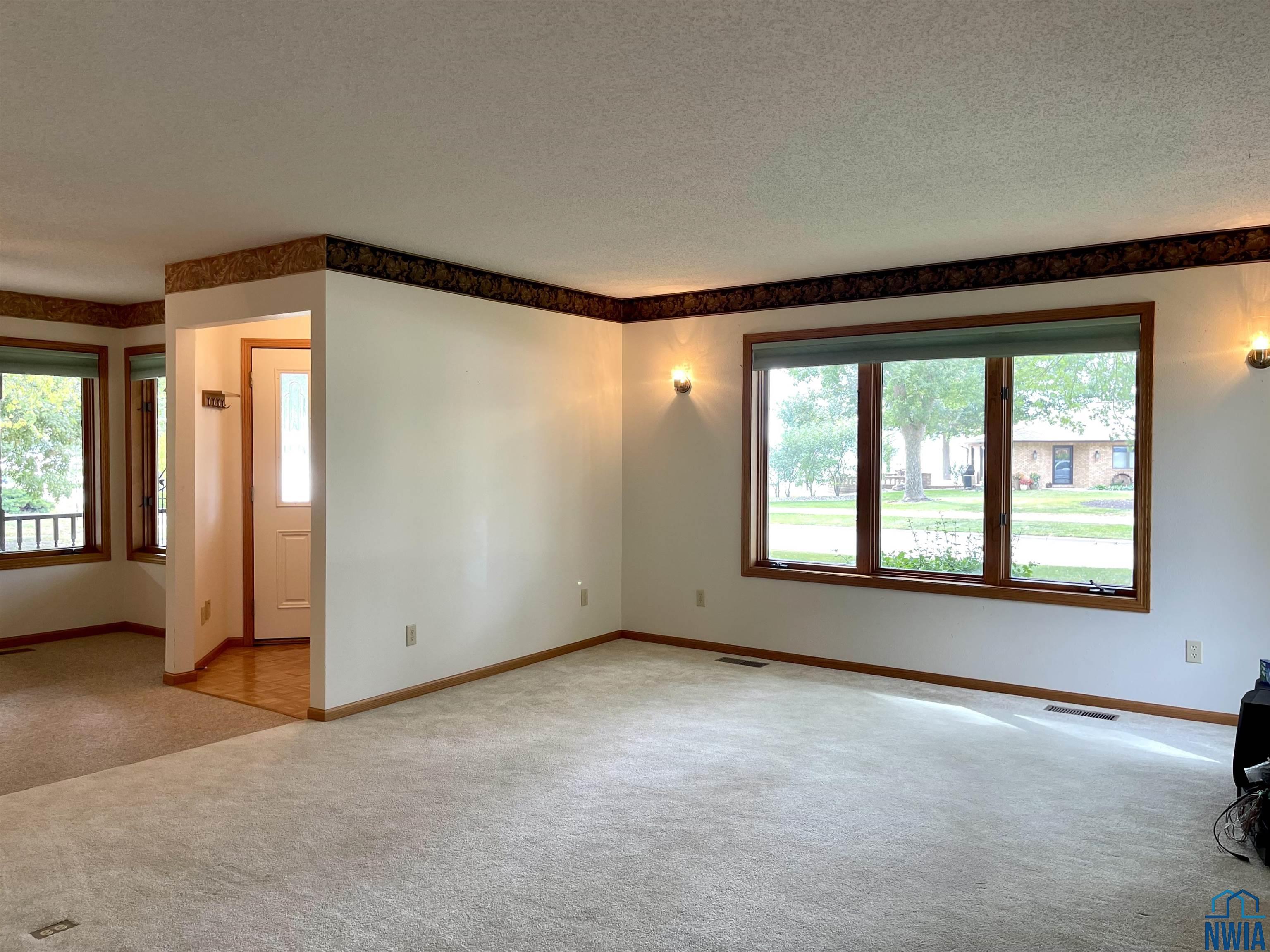 MLS #830325