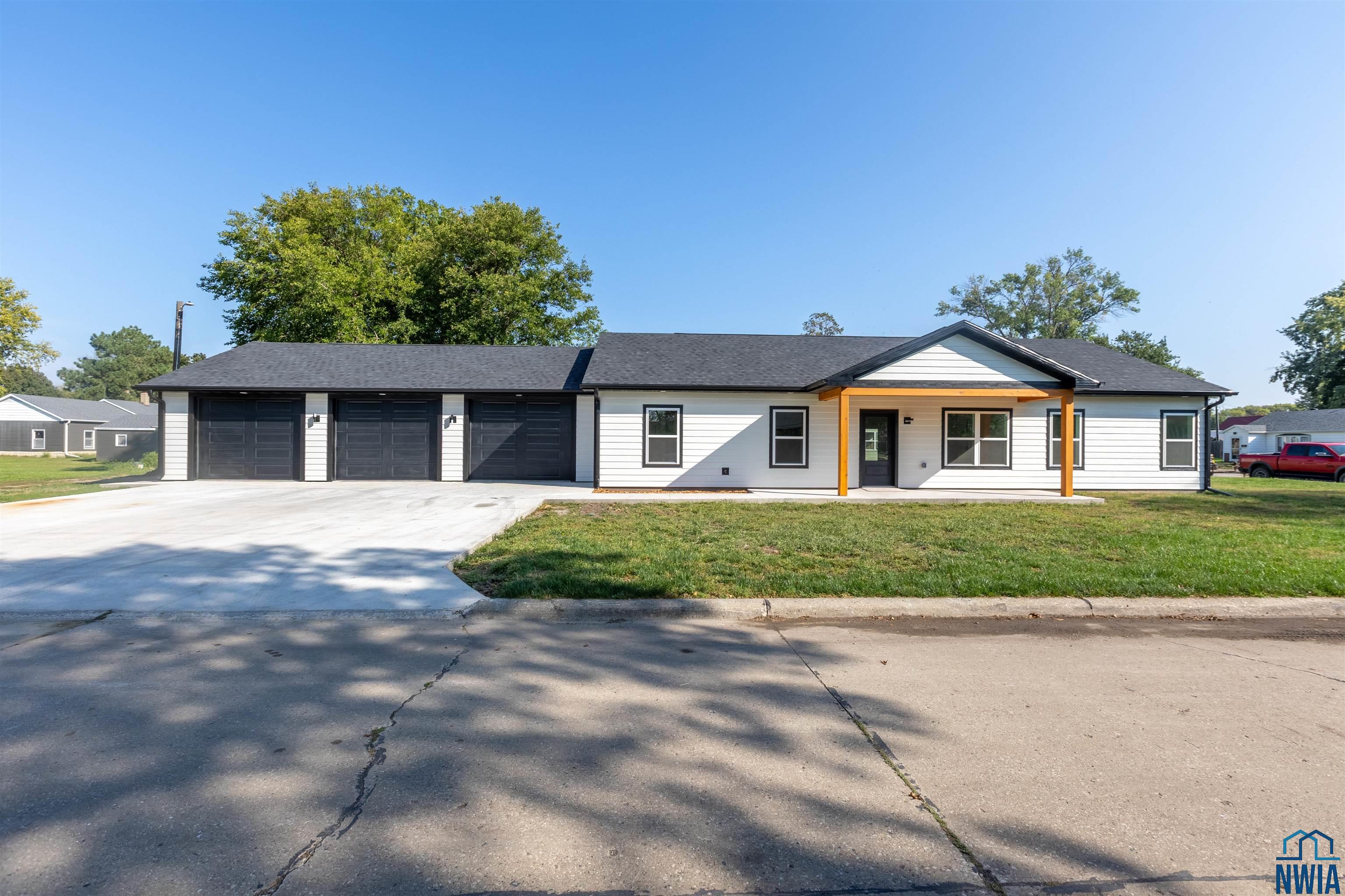 1418 12th Street, Onawa, IA 51040 