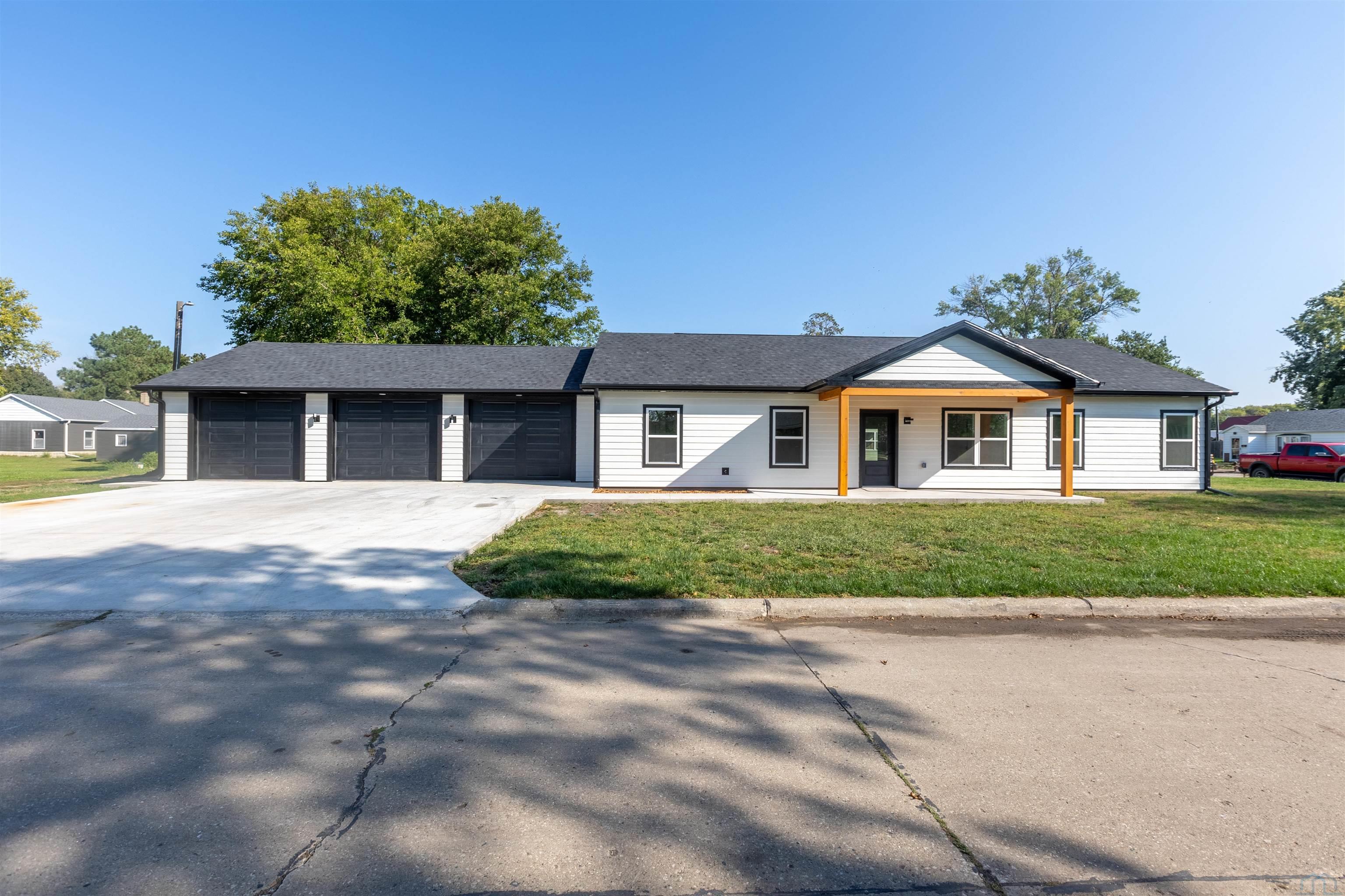 1418 12th Street, Onawa, IA 51040 