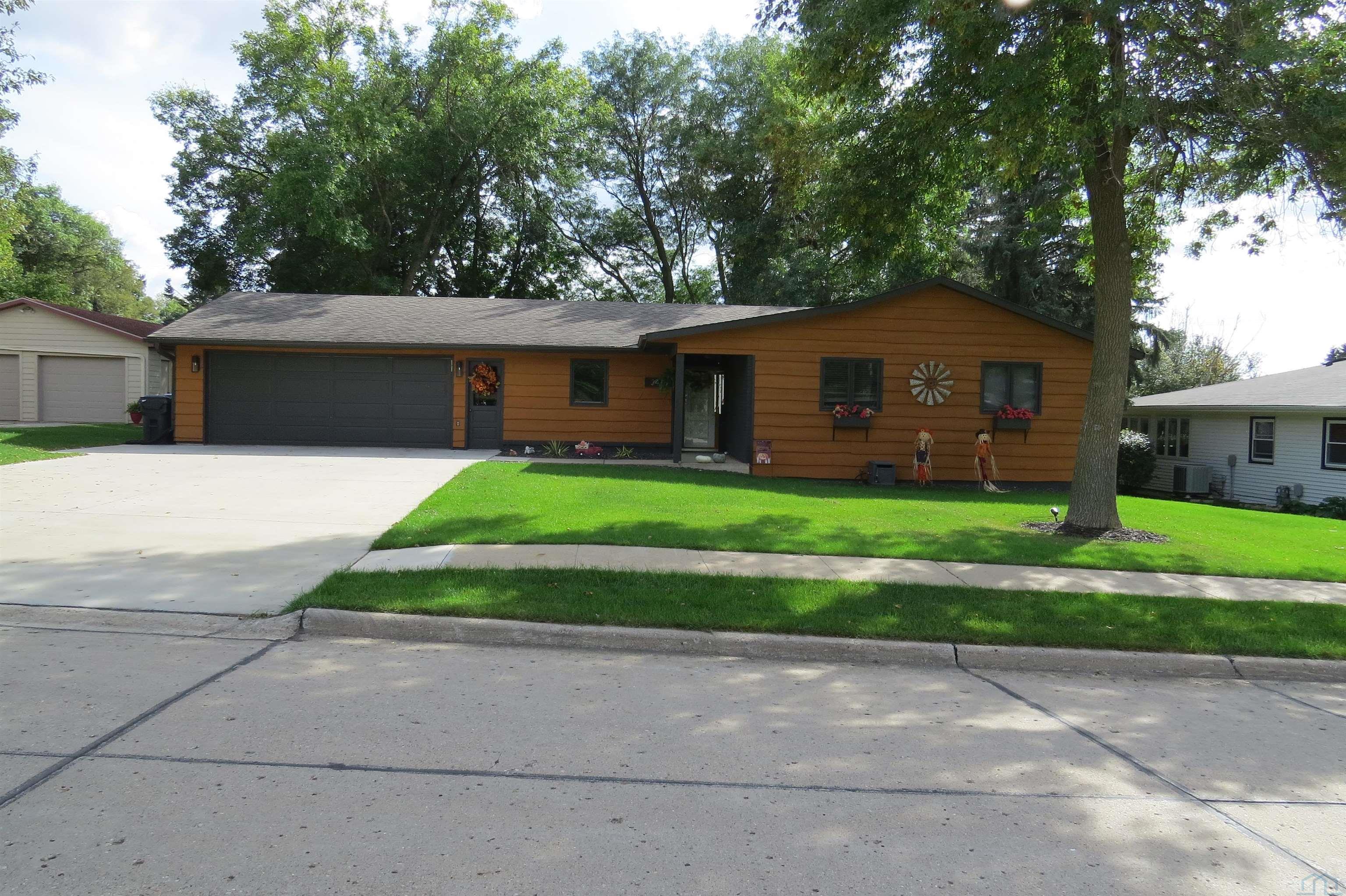 34 Prospect St SW, LeMars, IA 51031 