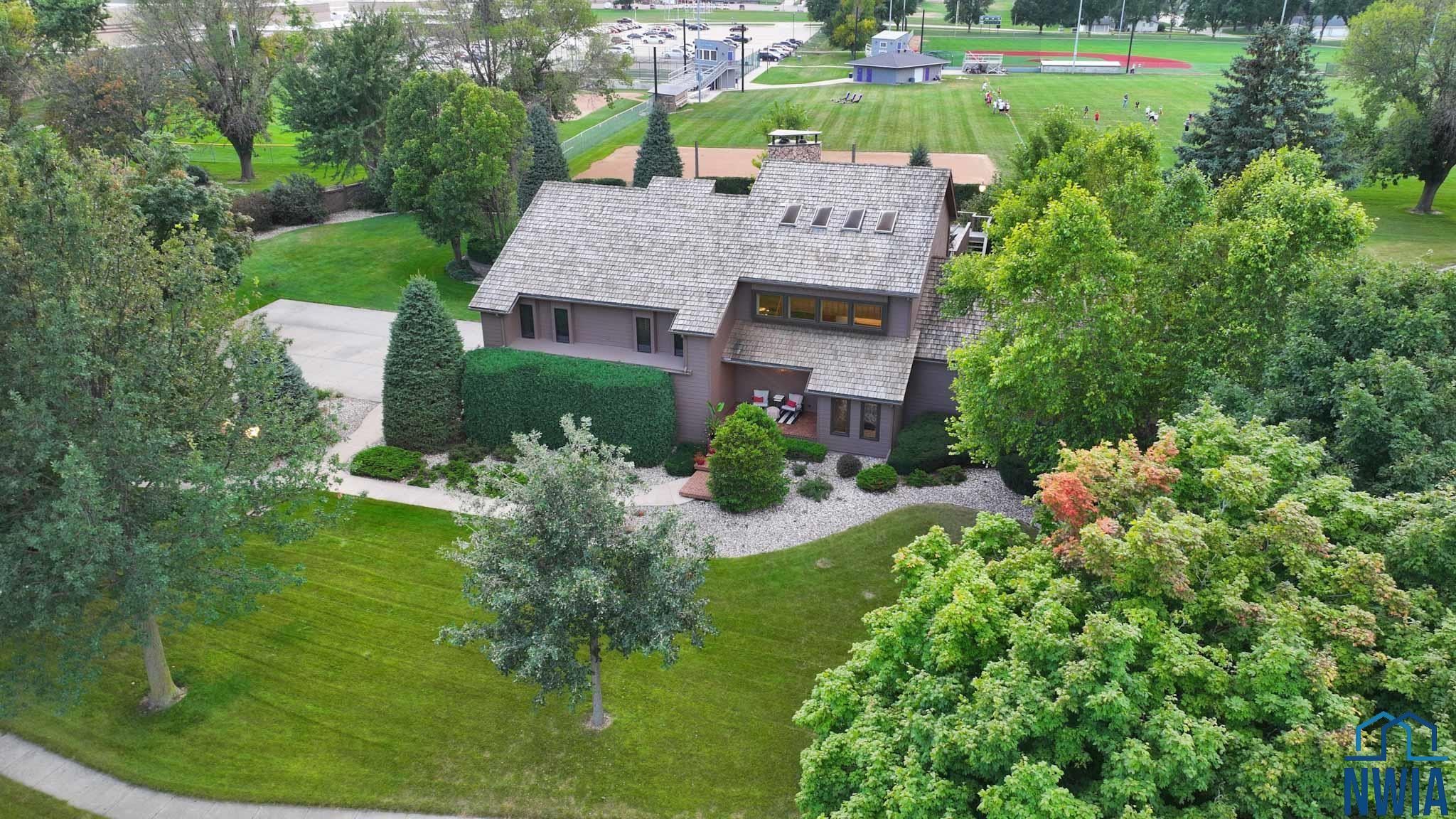 700 Juneau Ave SE						  						 , Orange City						 , IA						  51041						  